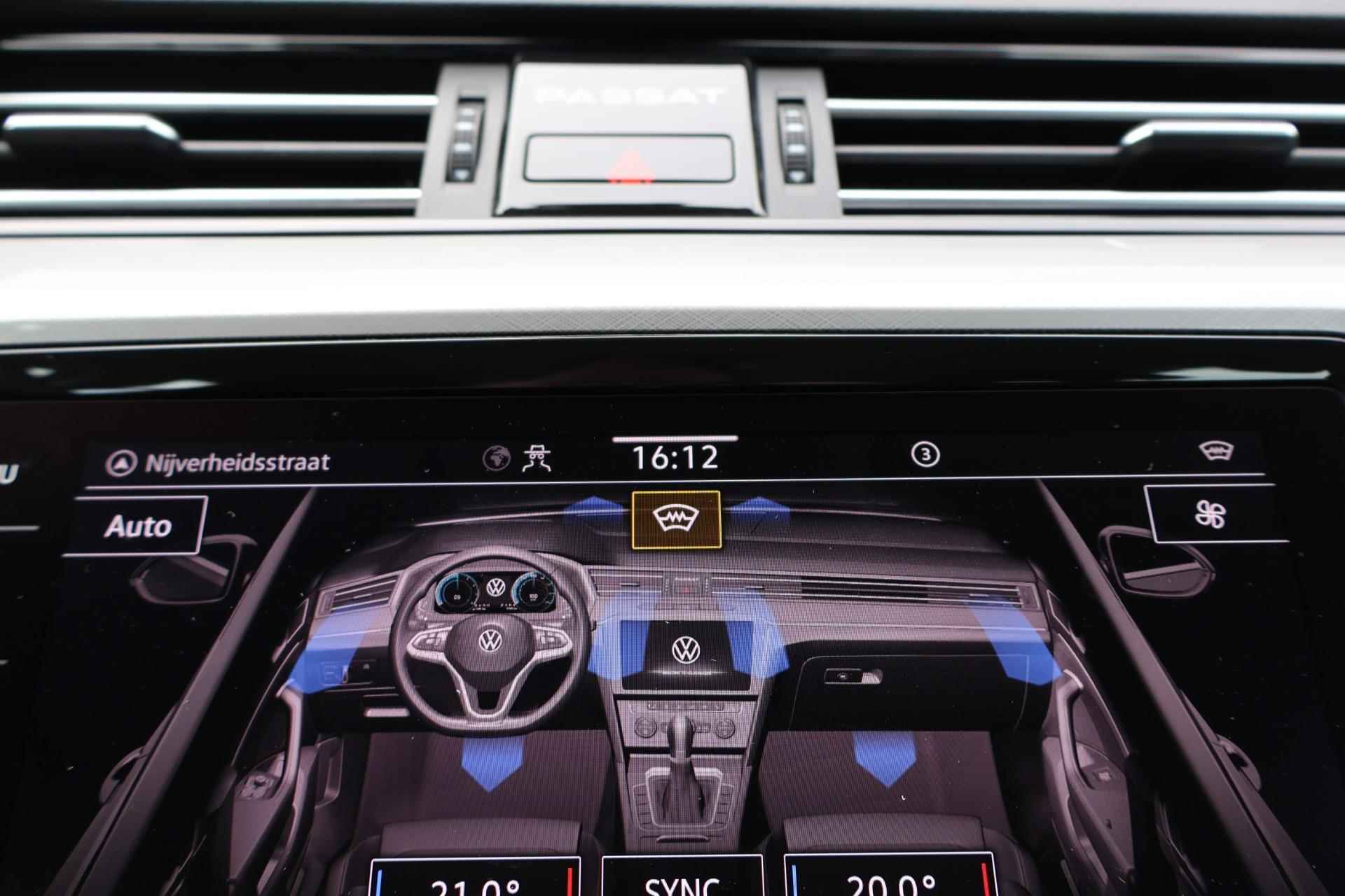 Volkswagen Passat Variant 1.5 TSI 150pk DSG Business | Navigatie | Camera | Parkeersensoren - 42/43