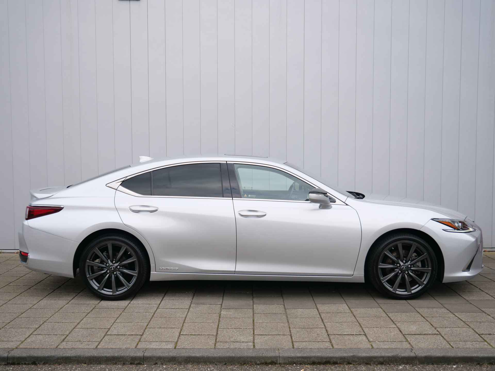 Lexus ES 300h Business Line 218 Pk Automaat Navi / DAB / Schuifdak / Leer / Camera - 3/46