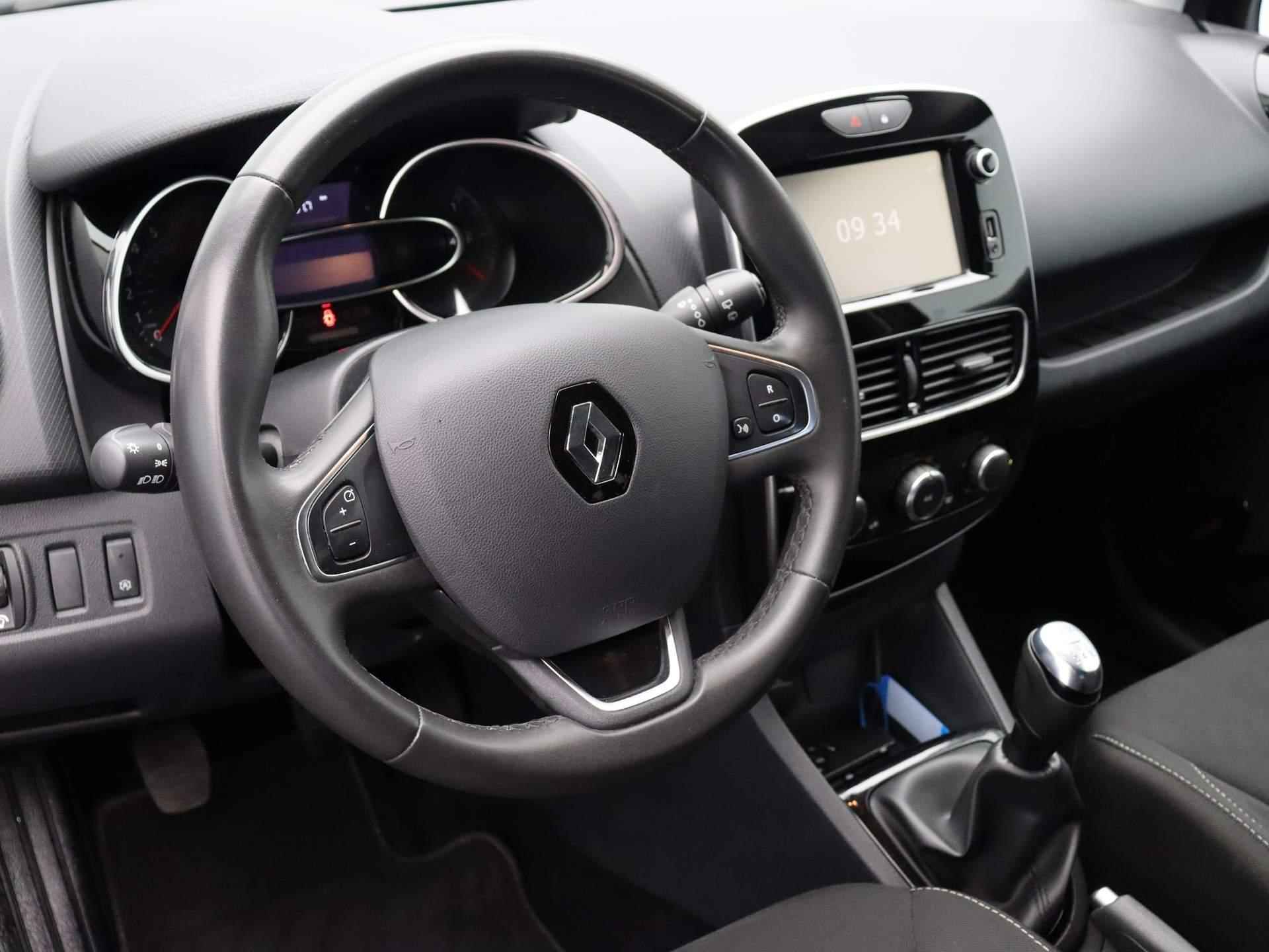 Renault Clio Estate TCe 90pk Limited | Navigatie | Airco | Parkeersensoren achter | - 15/35