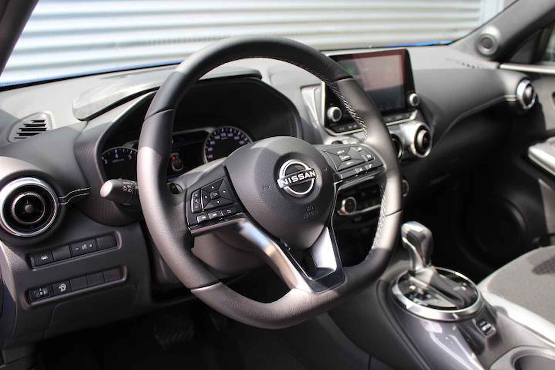 Nissan Juke 1.0 DIG-T N-Connecta | ACTIEKORTING | AUTOMAAT | Cruise Control | Navigatie | Climate Control | Achteruitrij Camera | 17" LM Velgen | Keyless Entry - 9/45