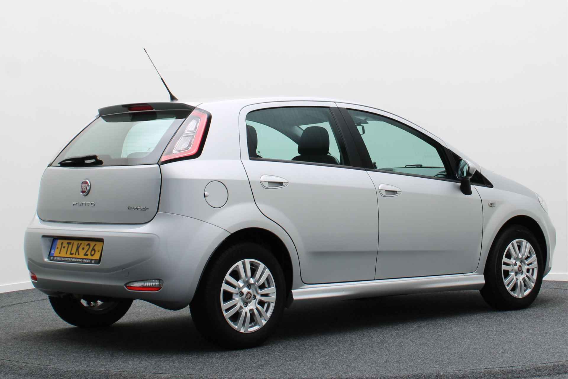 Fiat Punto Evo 0.9 TwinAir Street 5-deurs Airco, Bluetooth, Side-skirts, Start/Stop, Elektr. Pakket, 15'' - 18/36