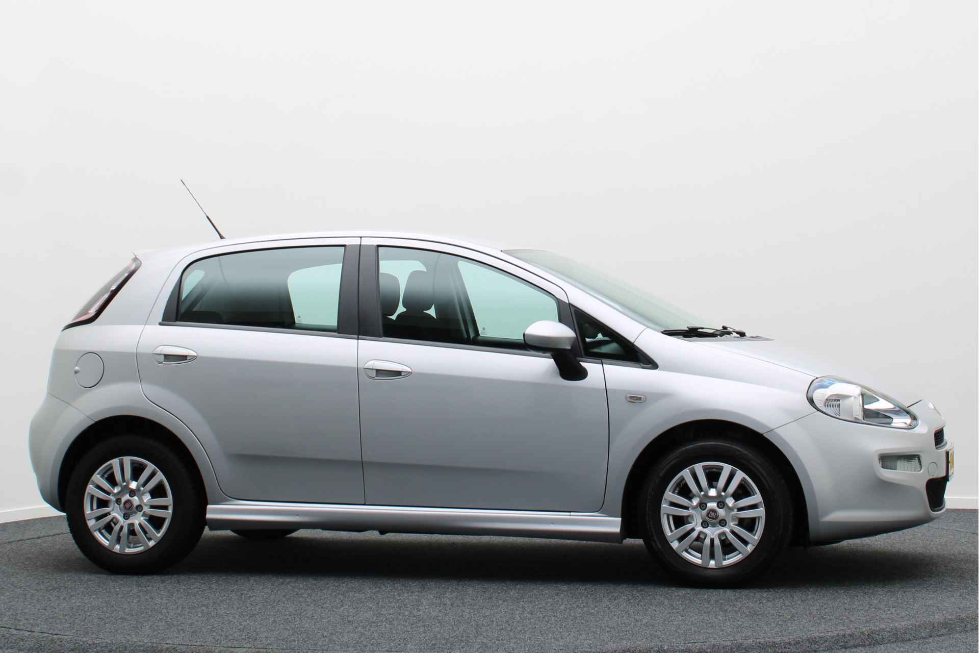 Fiat Punto Evo 0.9 TwinAir Street 5-deurs Airco, Bluetooth, Side-skirts, Start/Stop, Elektr. Pakket, 15'' - 19/36