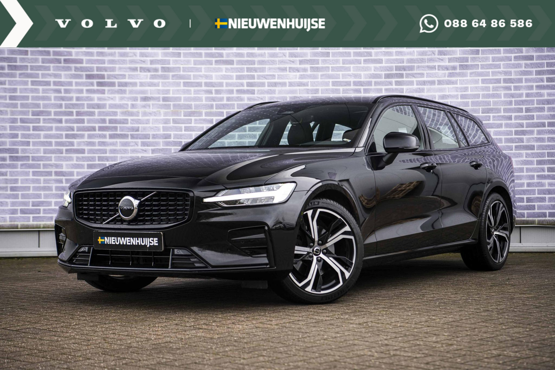 Volvo V60 2.0 B4 Plus Dark | Panorama dak | Adaptieve cruise control | Elektrisch verstelbare voorstoelen | Stoel/stuur verwarming | 19" Velgen |