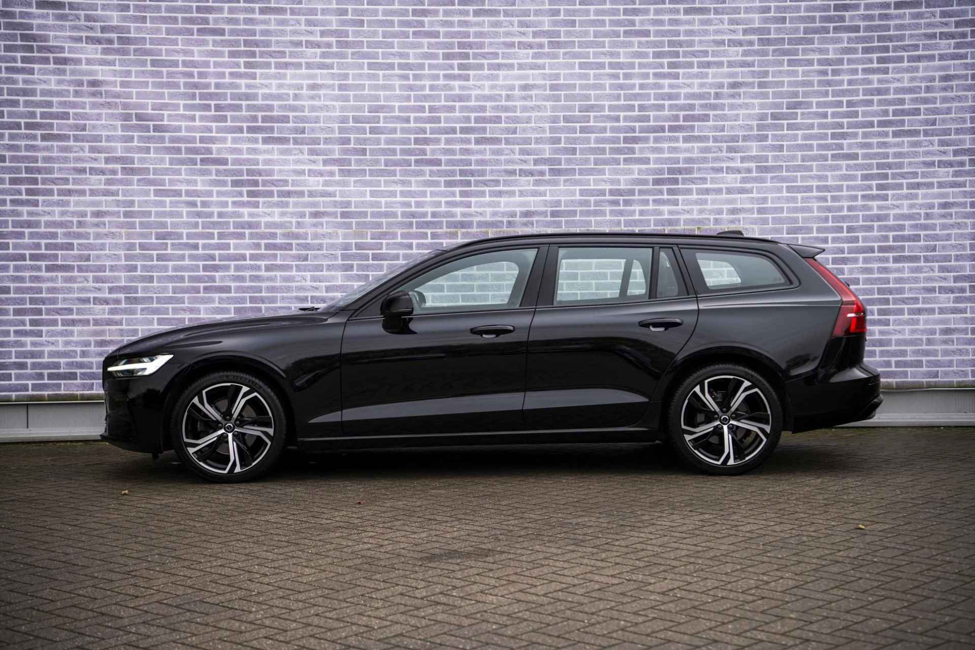 Volvo V60 2.0 B4 Plus Dark | Panorama dak | Adaptieve cruise control | Elektrisch verstelbare voorstoelen | Stoel/stuur verwarming | 19" Velgen | - 6/39