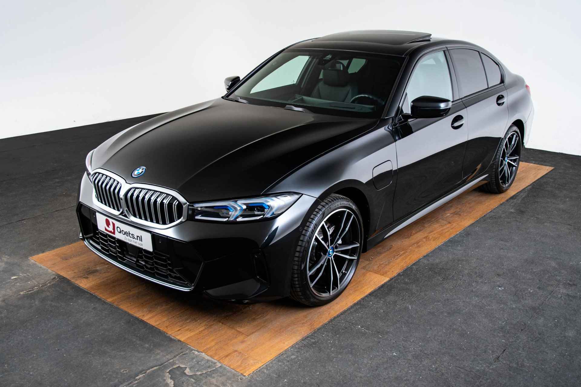 BMW 3-serie 330e M Sport - Schuif/Kanteldak - Elektrisch verstelbare/verwarmde Stoelen - Geluiddempende/Getinte Ruiten - Comfort Access - Elektrische Achterklep - Parking/Driving Assistant - Cruise Control - Harman Kardon - - 27/61