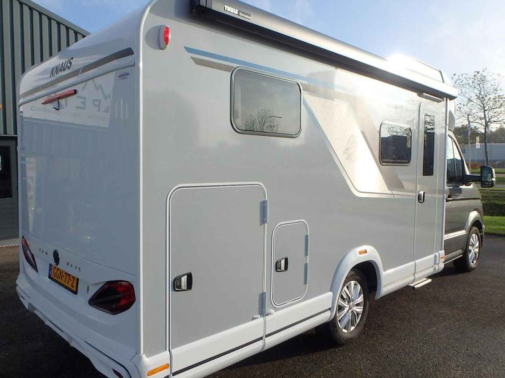 Knaus Van Wave 650 MEG MET HEFBED - 5/25