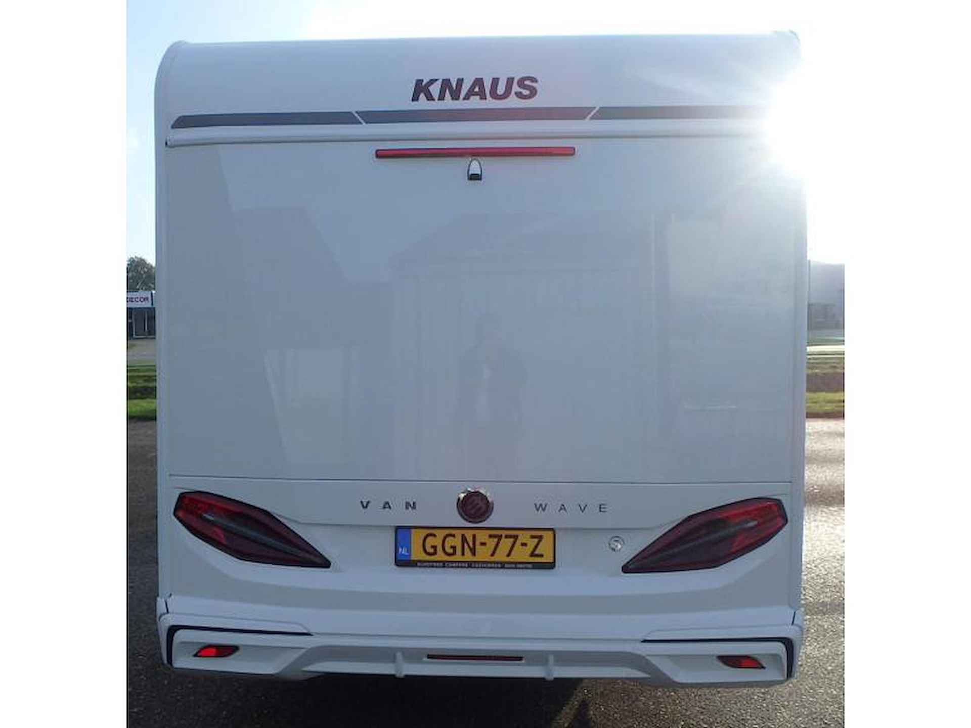 Knaus Van Wave 650 MEG MET HEFBED - 8/25