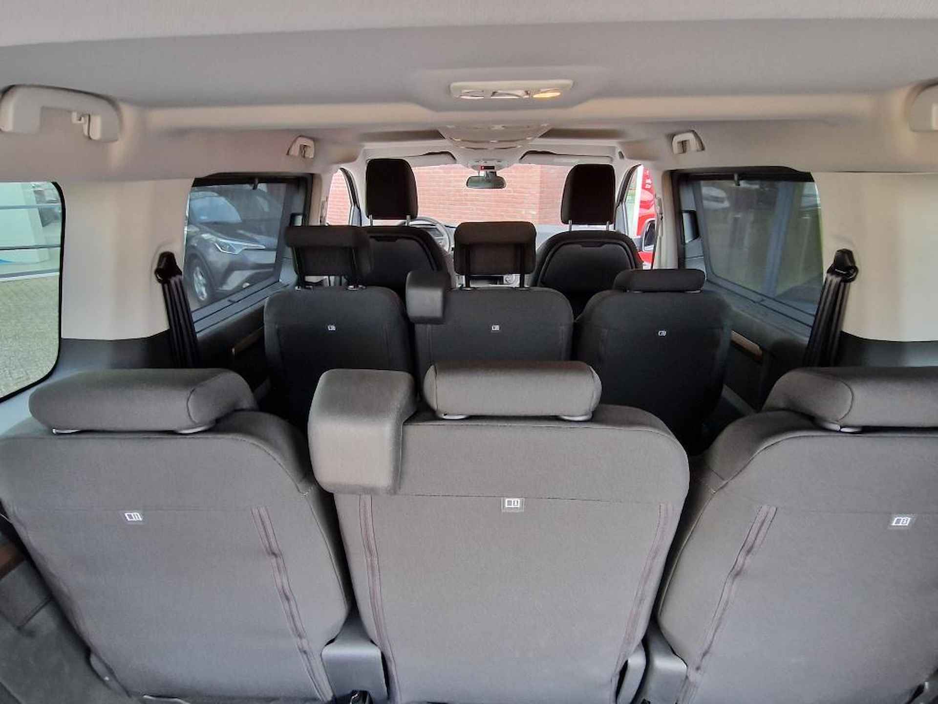 Toyota ProAce Verso SHUTTLE 75KWH 8-PERSOONS Electric 8-PERSOONS APPLE/ANDROID NAVI STOELVERW. 2x SCHUIFDEUR LMV17" P-SENSOREN INCL. BTW - 13/25