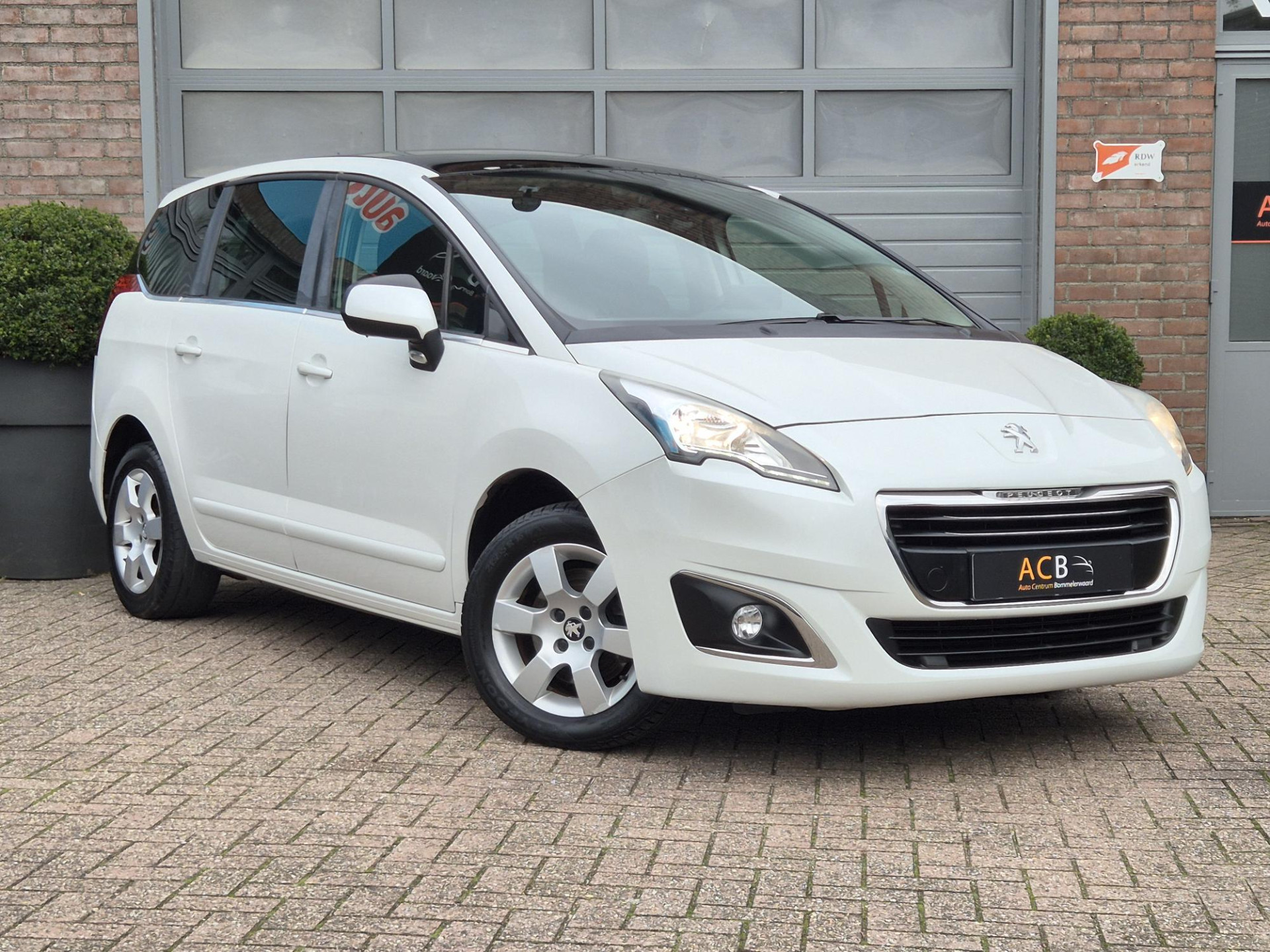 Peugeot 5008 1.6 THP Active 7pers. Pano dak, 7 persoons, Nw distributie en koppeling