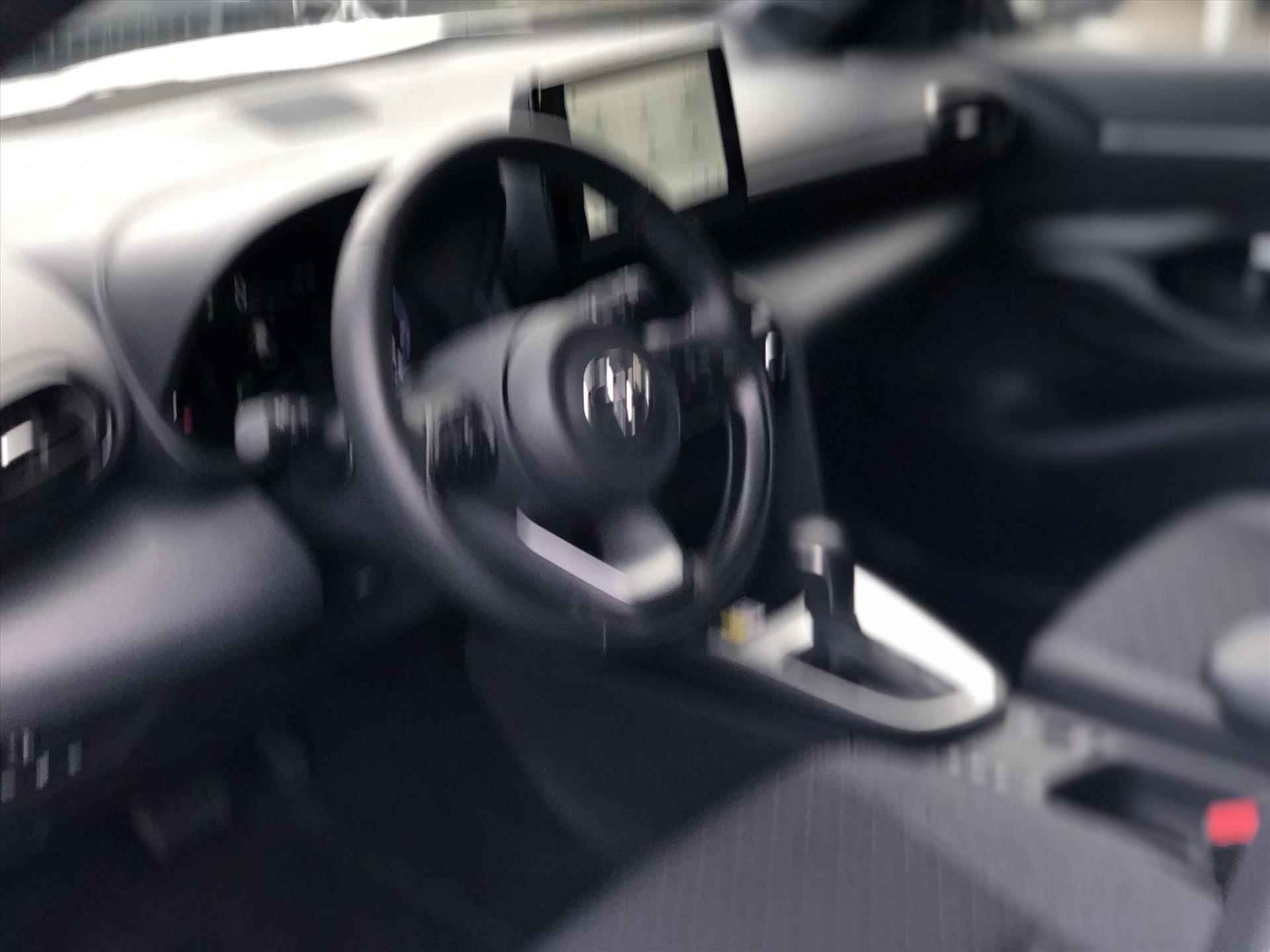 Toyota Yaris Cross 1.5 Hybrid Dynamic Plus | Smart Connect, Stoel + Stuurverwarming, Apple CarPlay, Keyless, 17inch, Groot scherm - 14/35