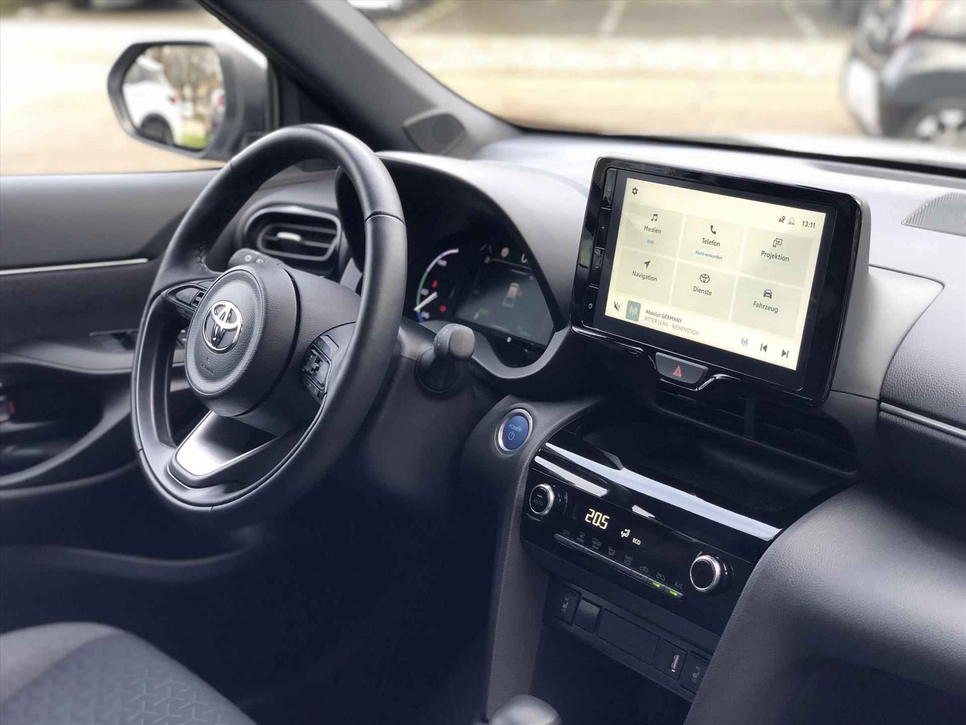 Toyota Yaris Cross 1.5 Hybrid Dynamic Plus | Smart Connect, Stoel + Stuurverwarming, Apple CarPlay, Keyless, 17inch, Groot scherm - 16/35