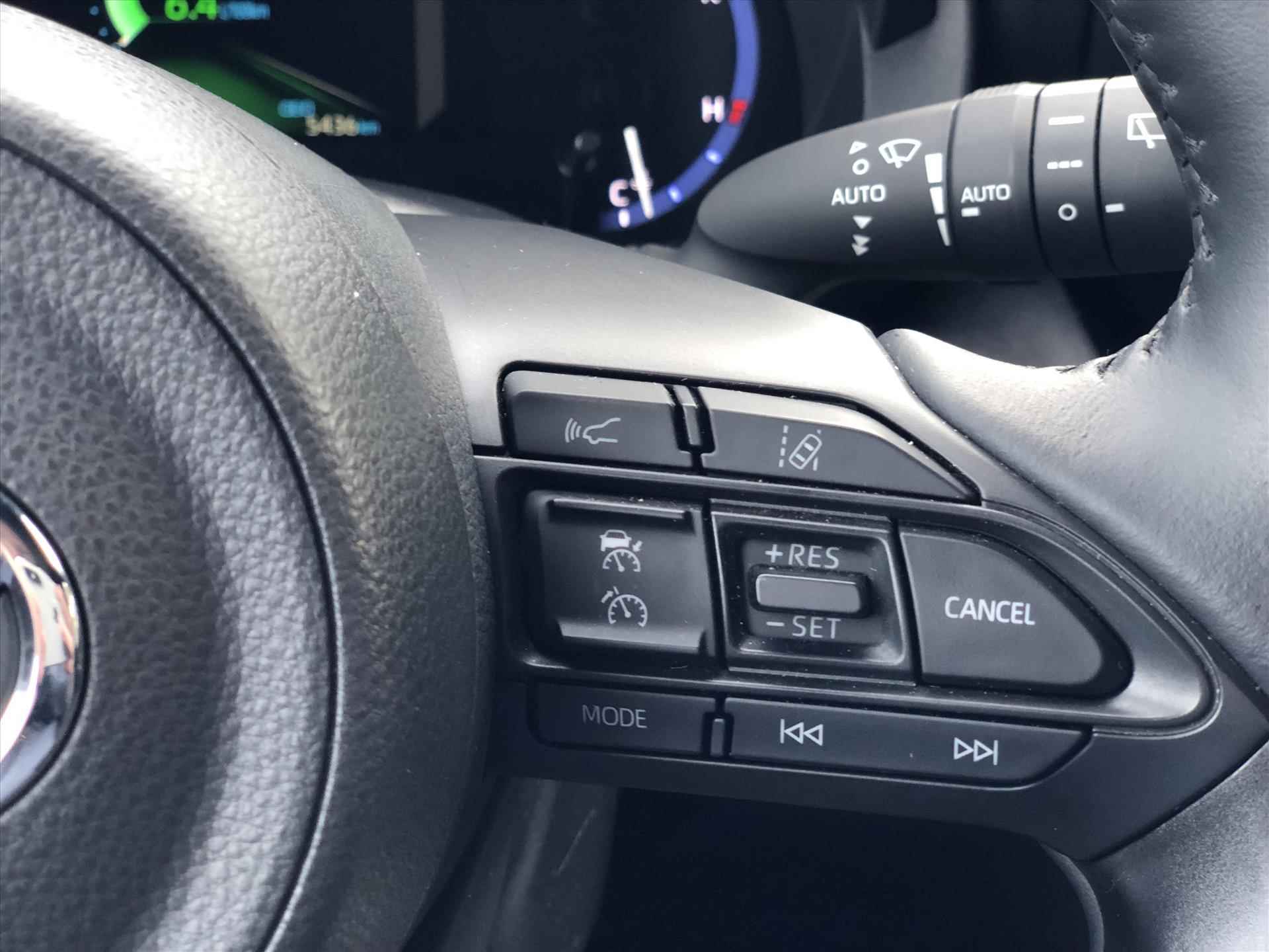 Toyota Yaris Cross 1.5 Hybrid Dynamic Plus | Smart Connect, Stoel + Stuurverwarming, Apple CarPlay, Keyless, 17inch, Groot scherm - 25/35