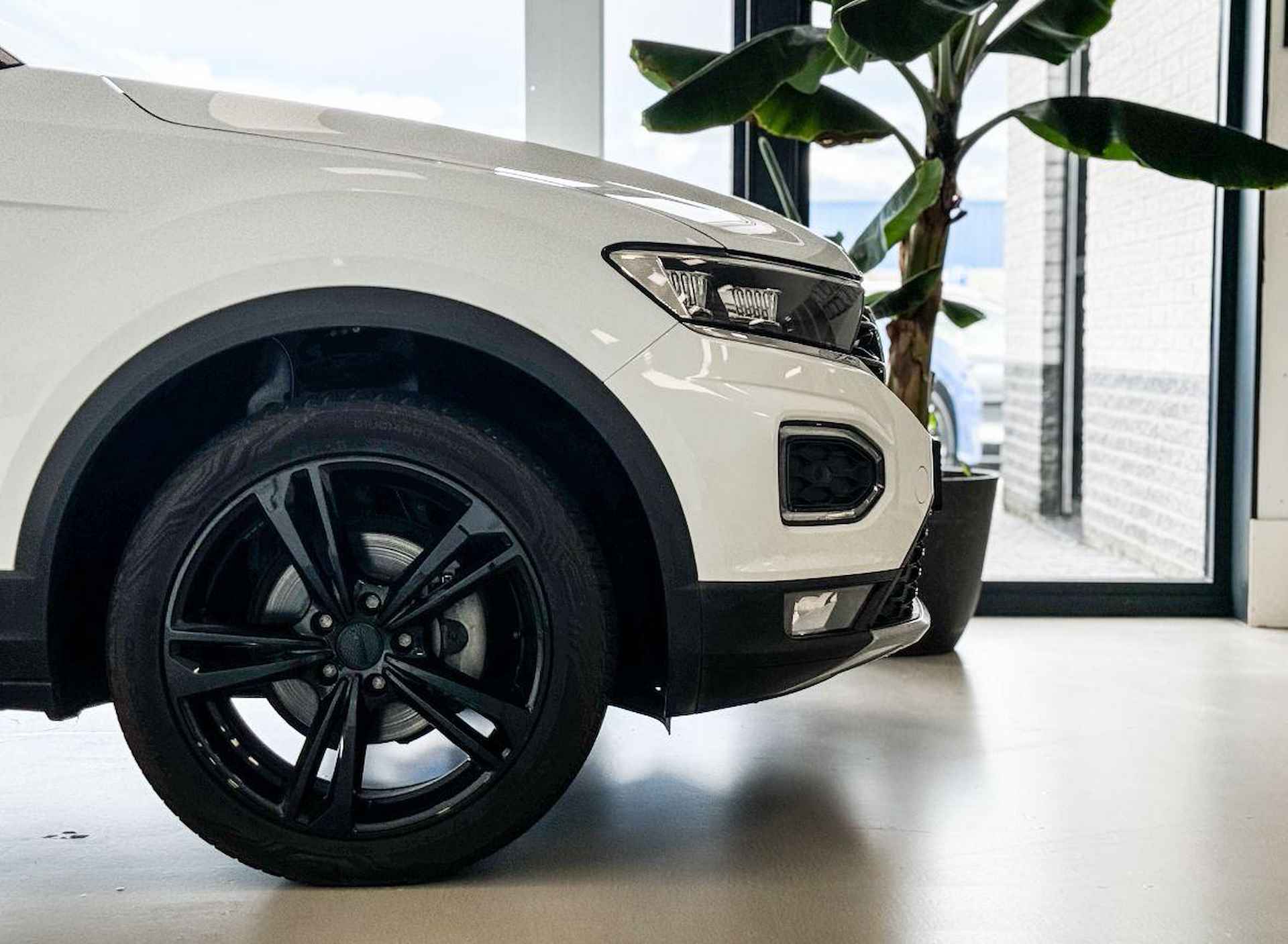 Volkswagen T-Roc 1.6 TDI Style Business | Stoelverwarming | Achter en Voor Camera | LED | Parkeersensoren V&A | Navi | Climate Control | Rijklaar + 12 Maand BOVAG Garantie - 11/27