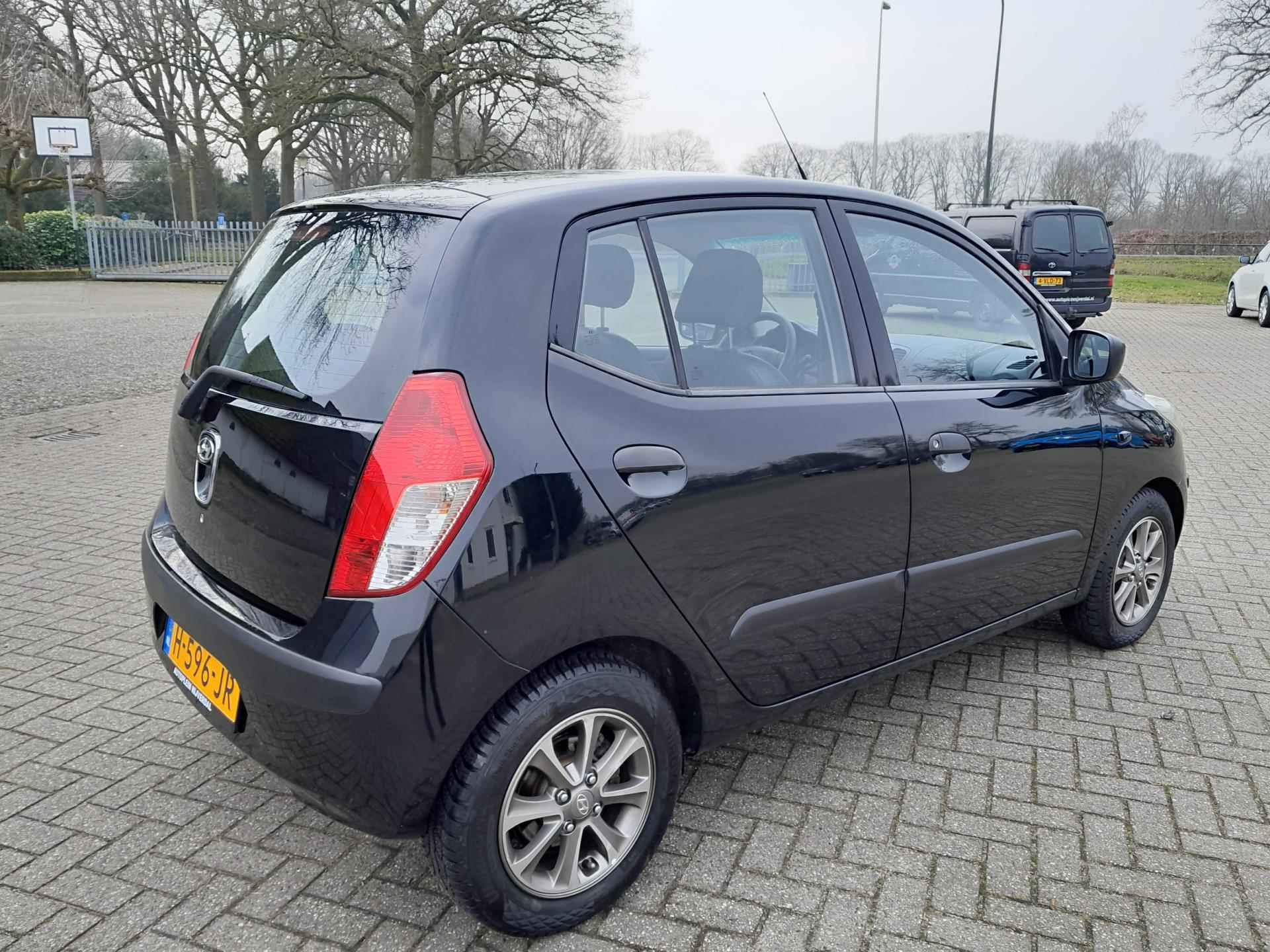 Hyundai I10 1.1 Active Cool zeer net boodschappenautootje in het zwart! - 6/16