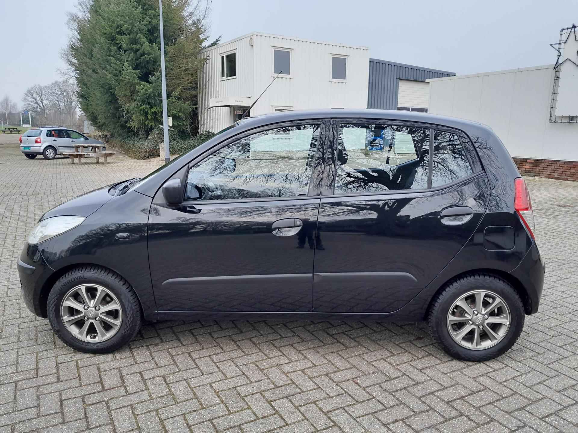 Hyundai I10 1.1 Active Cool zeer net boodschappenautootje in het zwart! - 9/16