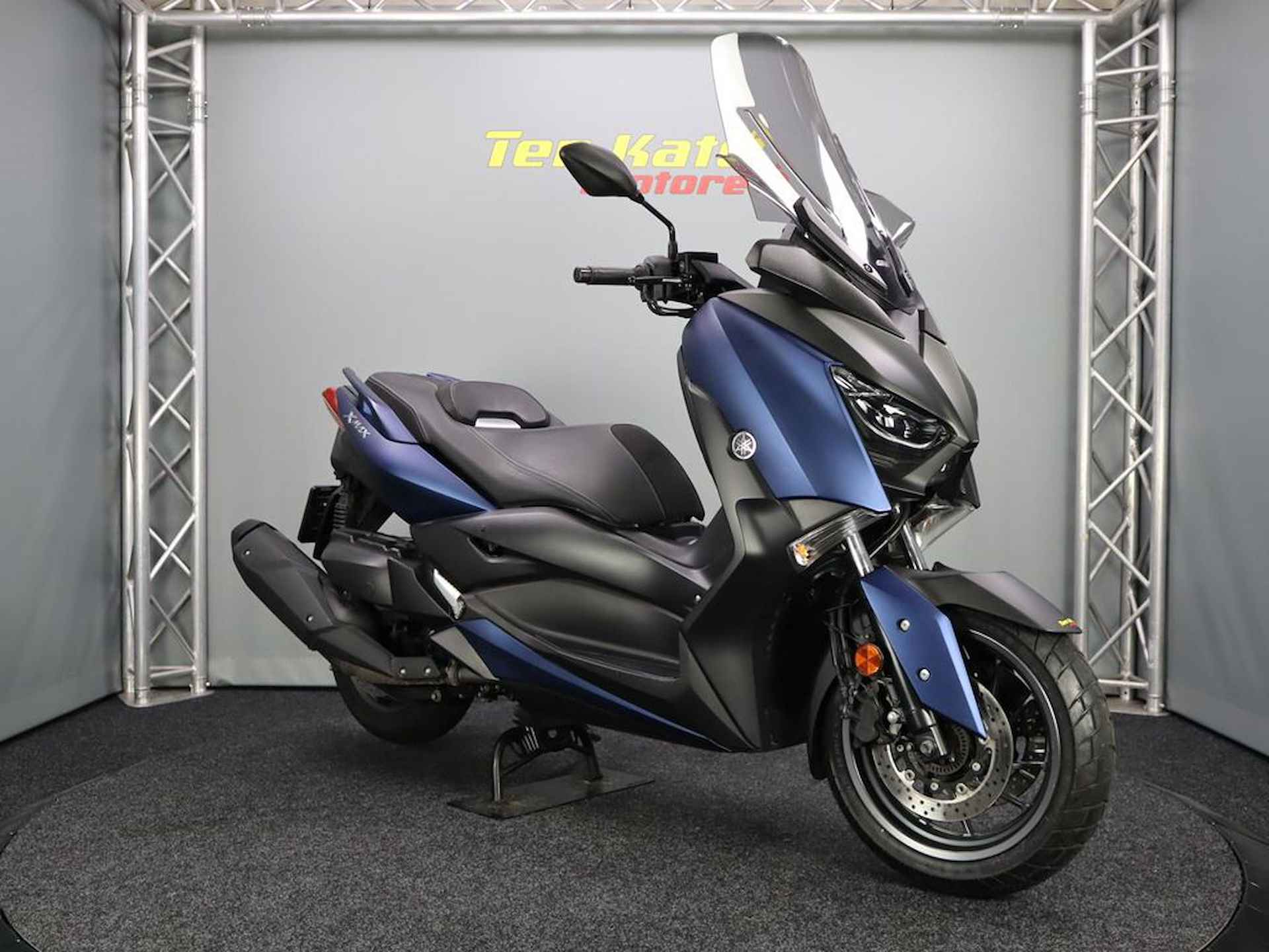 Yamaha X-MAX 400 - 2/13