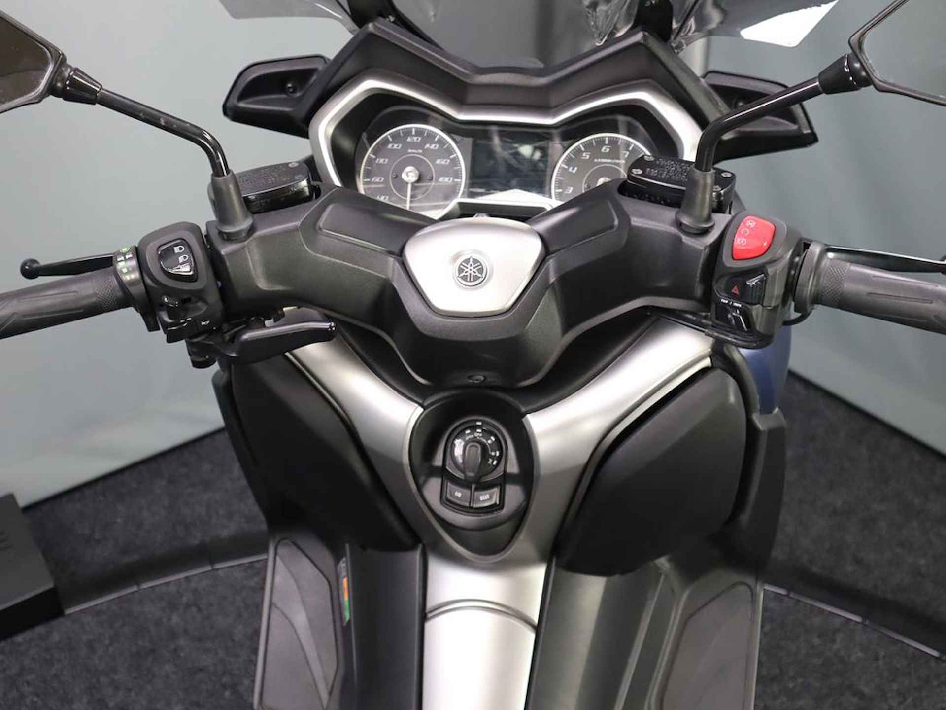 Yamaha X-MAX 400 - 13/13