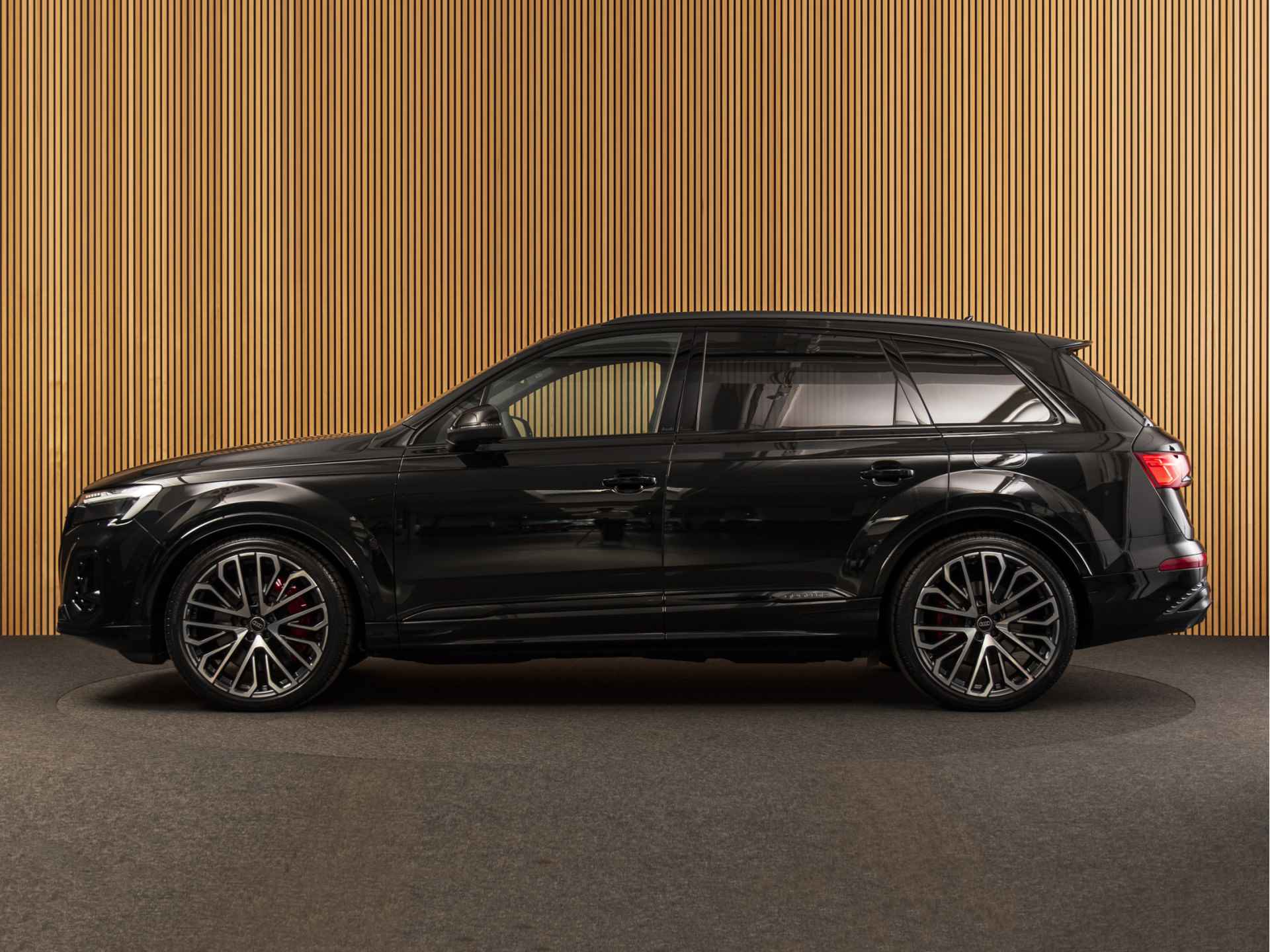 Audi Q7 60 TFSI e quattro Competition B&O-22"-PANO-TOUR-CITY-PARKING - 2/30