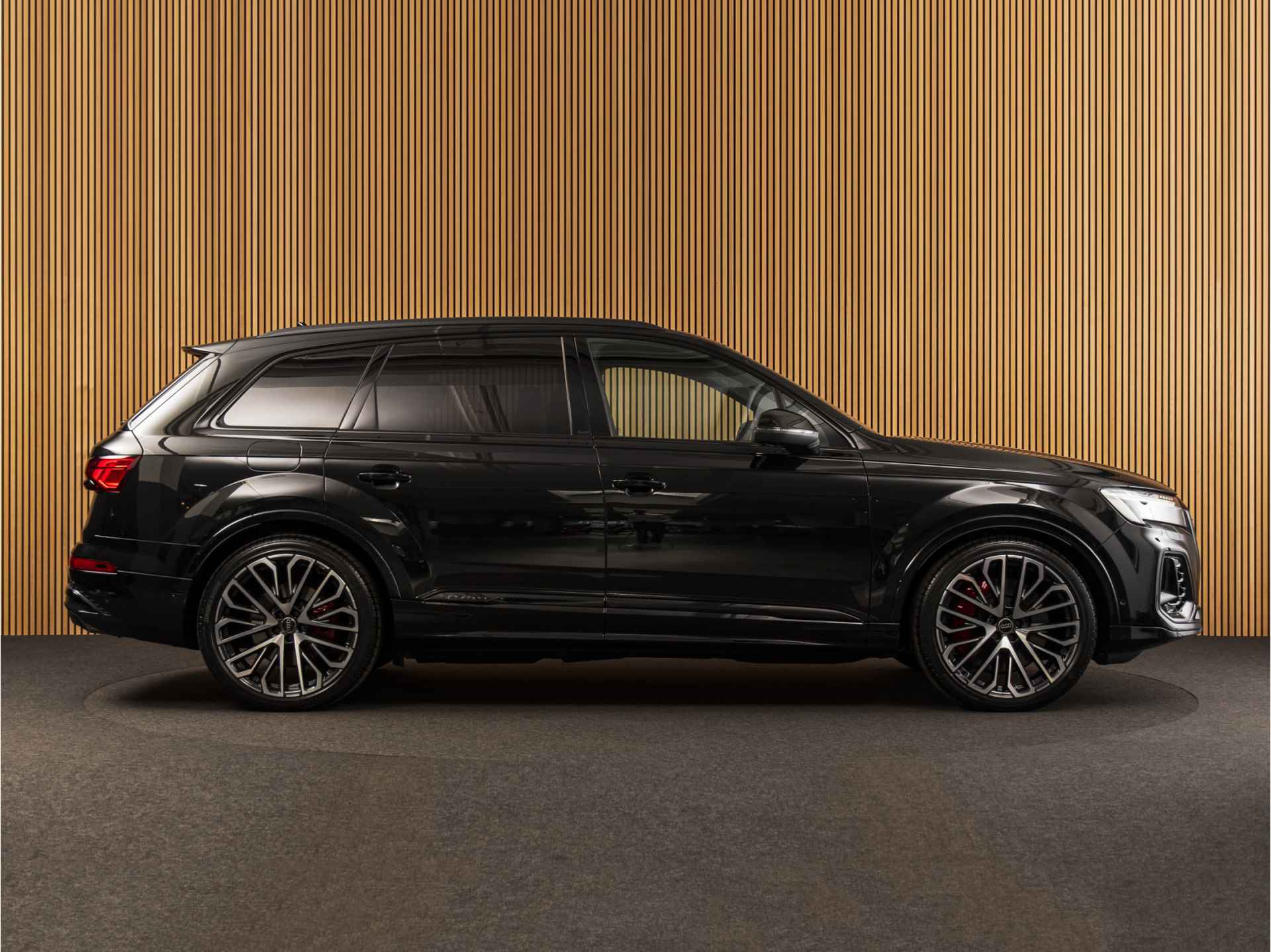 Audi Q7 60 TFSI e quattro Competition B&O-22"-PANO-TOUR-CITY-PARKING - 6/30