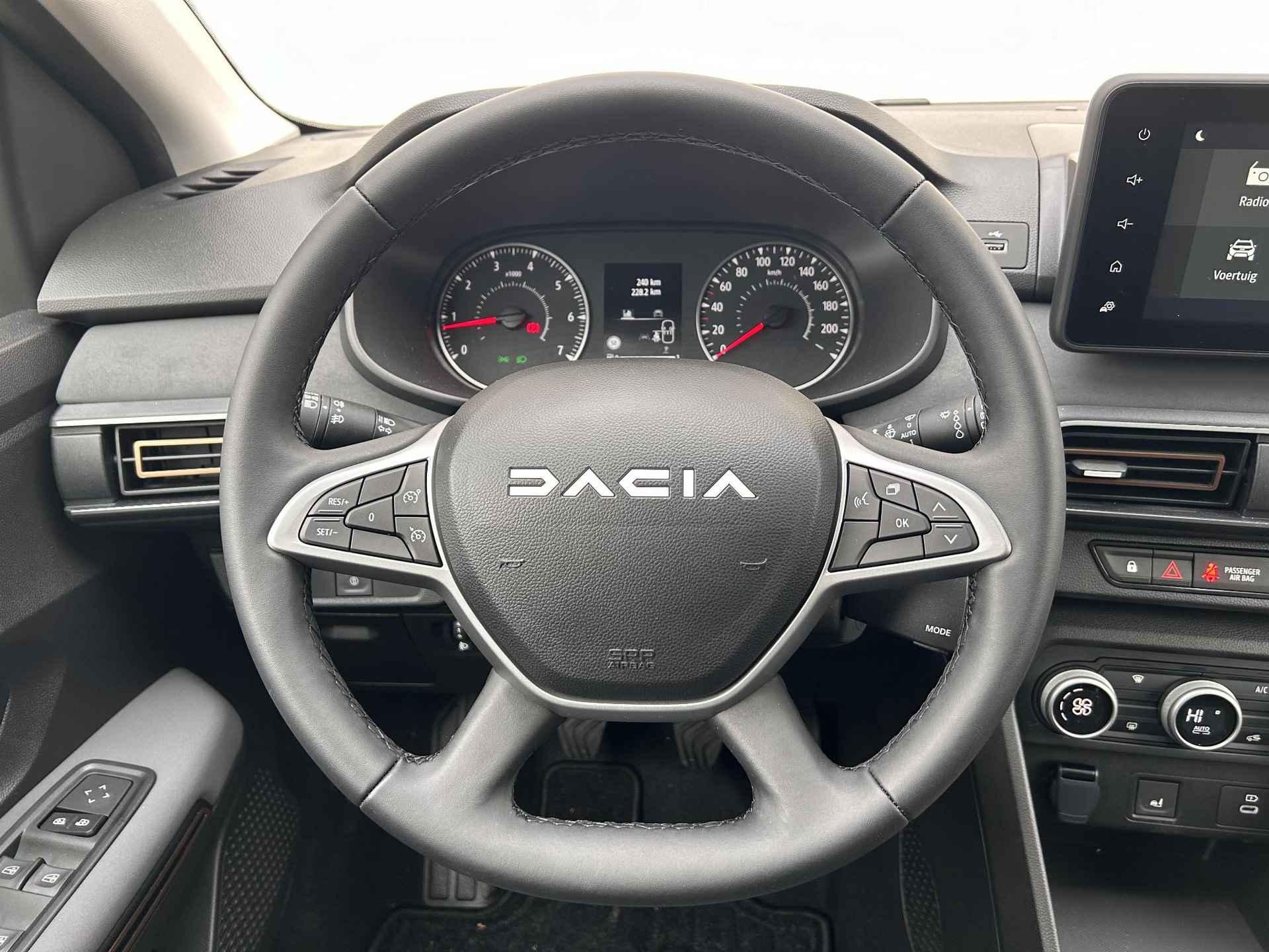 Dacia Sandero Stepway 1.0 TCe 110 Extreme / Demo / Elektrisch glazen schuifdak / Camera / Navigatie / Climate control / Dodehoek detectie / Apple carplay & Android auto / Led / Lichtmetalen velgen / Armsteun / Parkeersensoren voor + achter / - 18/37