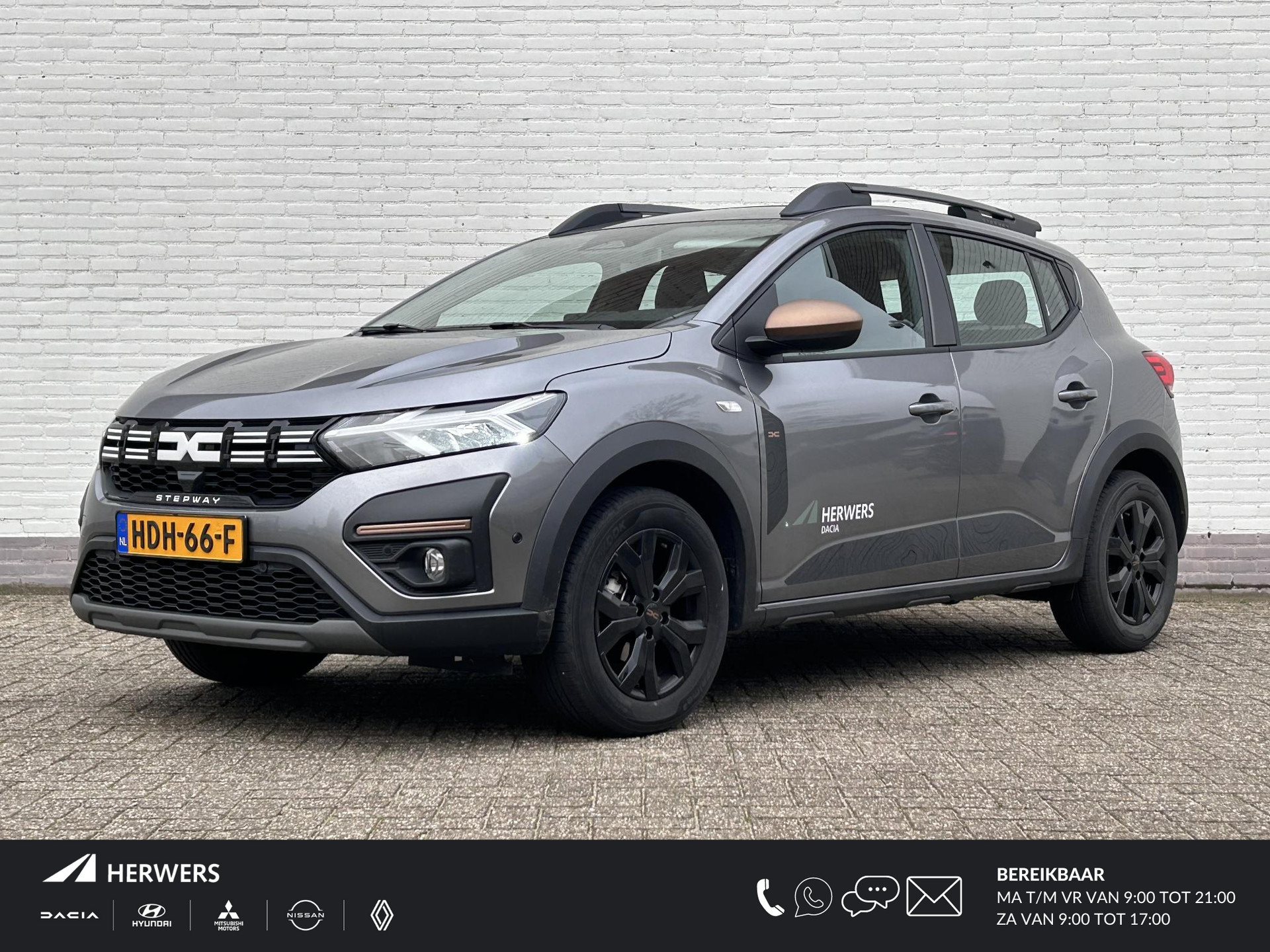 Dacia Sandero Stepway 1.0 TCe 110 Extreme / Demo / Elektrisch glazen schuifdak / Camera / Navigatie / Climate control / Dodehoek detectie / Apple carplay & Android auto / Led / Lichtmetalen velgen / Armsteun / Parkeersensoren voor + achter /