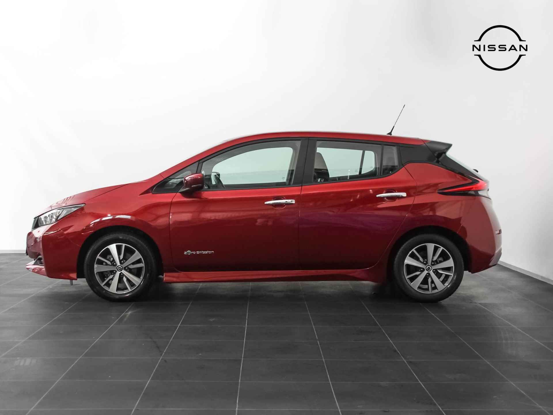 Nissan LEAF Acenta 40 kWh *SUBSIDIE MOGELIJK* | Navigatie | Camera | Stuur- + Stoelverwarming | Apple Carplay/Android Auto | Dodehoek | Rijklaarprijs! - 6/29
