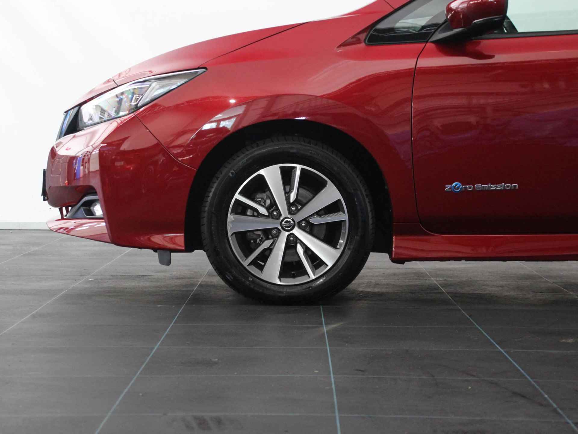 Nissan LEAF Acenta 40 kWh *SUBSIDIE MOGELIJK* | Navigatie | Camera | Stuur- + Stoelverwarming | Apple Carplay/Android Auto | Dodehoek | Rijklaarprijs! - 7/29