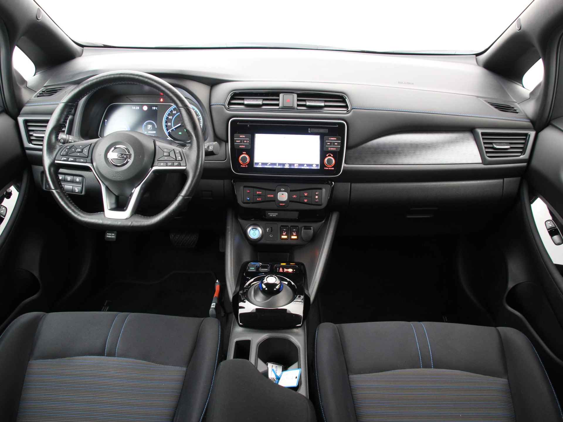Nissan LEAF Acenta 40 kWh *SUBSIDIE MOGELIJK* | Navigatie | Camera | Stuur- + Stoelverwarming | Apple Carplay/Android Auto | Dodehoek | Rijklaarprijs! - 12/29