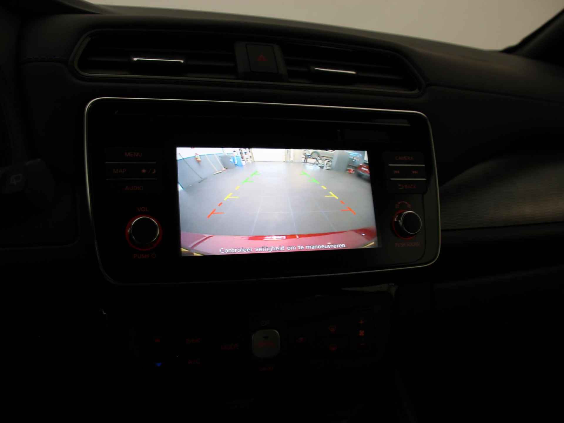 Nissan LEAF Acenta 40 kWh *SUBSIDIE MOGELIJK* | Navigatie | Camera | Stuur- + Stoelverwarming | Apple Carplay/Android Auto | Dodehoek | Rijklaarprijs! - 16/29