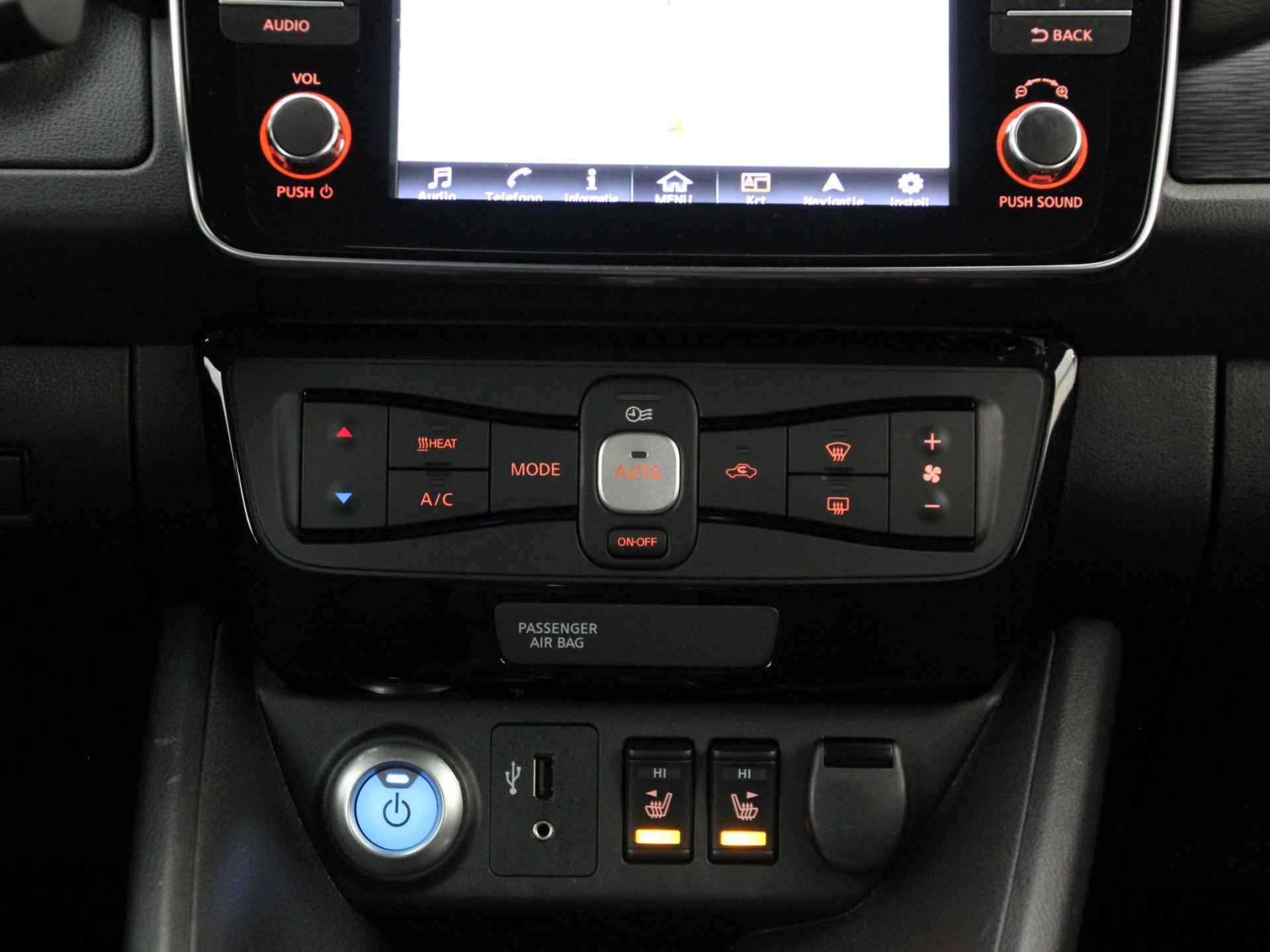 Nissan LEAF Acenta 40 kWh *SUBSIDIE MOGELIJK* | Navigatie | Camera | Stuur- + Stoelverwarming | Apple Carplay/Android Auto | Dodehoek | Rijklaarprijs! - 19/29