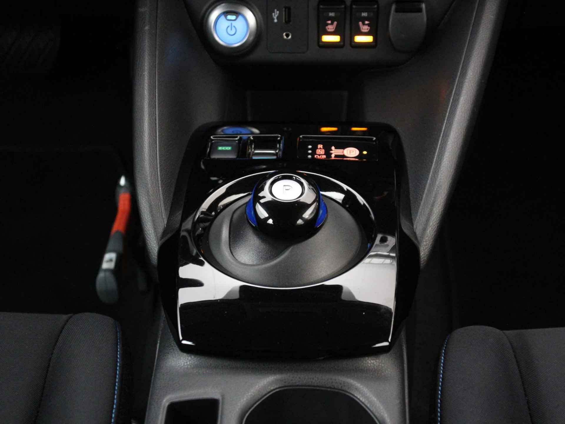 Nissan LEAF Acenta 40 kWh *SUBSIDIE MOGELIJK* | Navigatie | Camera | Stuur- + Stoelverwarming | Apple Carplay/Android Auto | Dodehoek | Rijklaarprijs! - 20/29