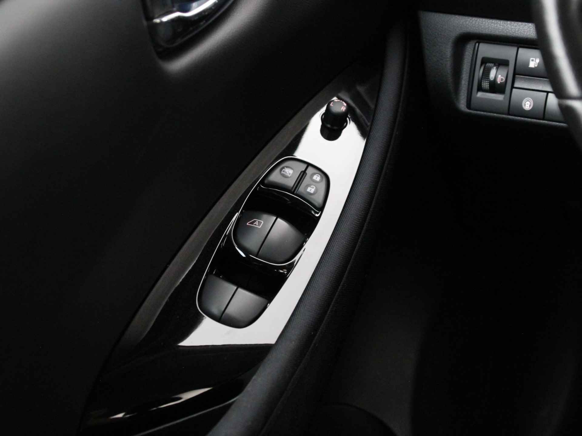Nissan LEAF Acenta 40 kWh *SUBSIDIE MOGELIJK* | Navigatie | Camera | Stuur- + Stoelverwarming | Apple Carplay/Android Auto | Dodehoek | Rijklaarprijs! - 25/29