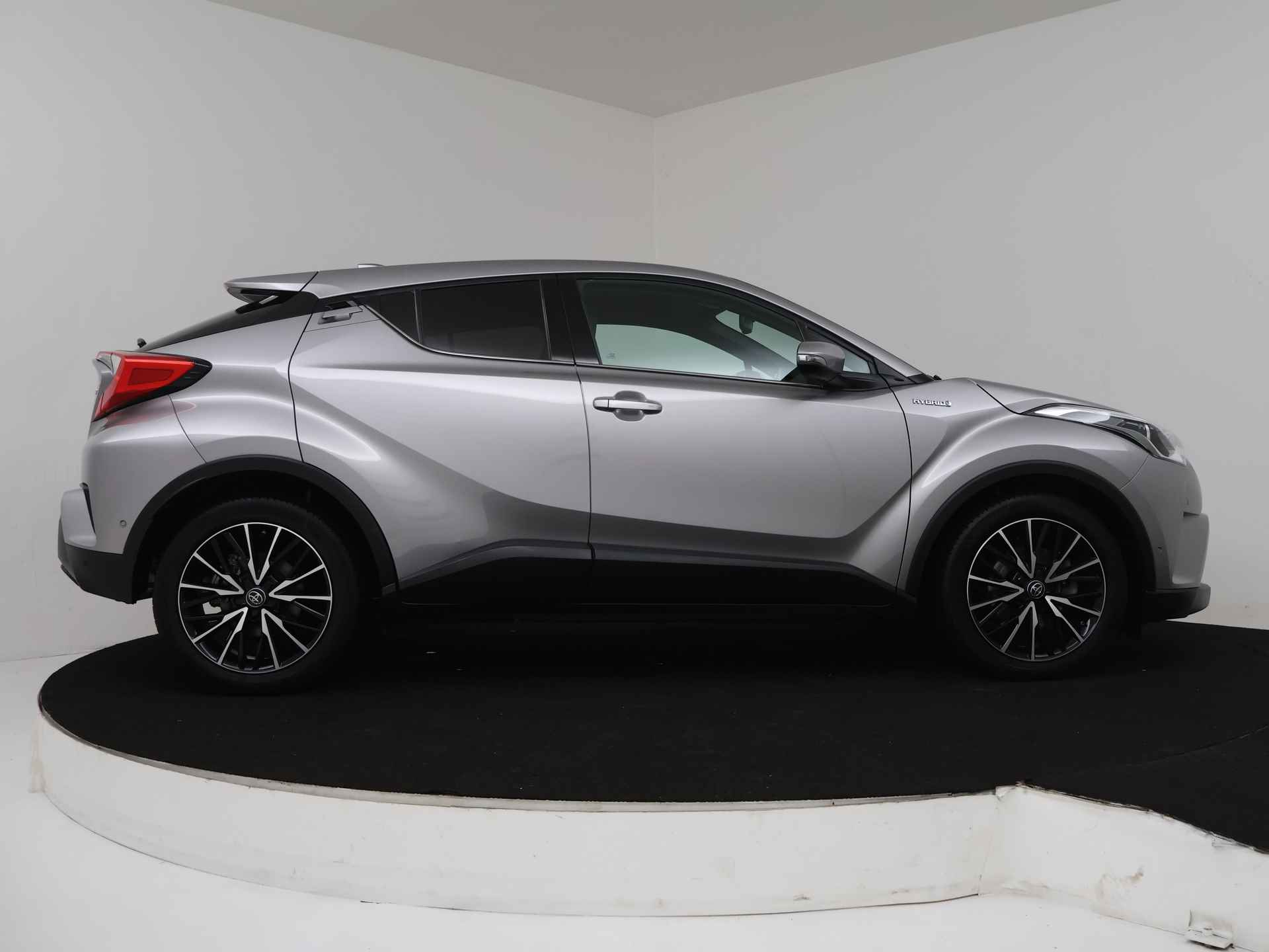 Toyota C-HR 1.8 Hybrid Executive | JBL | Navigatie | Adaptive Cruise Control | Trekhaak | LM velgen | Parkeerhulp | - 16/42