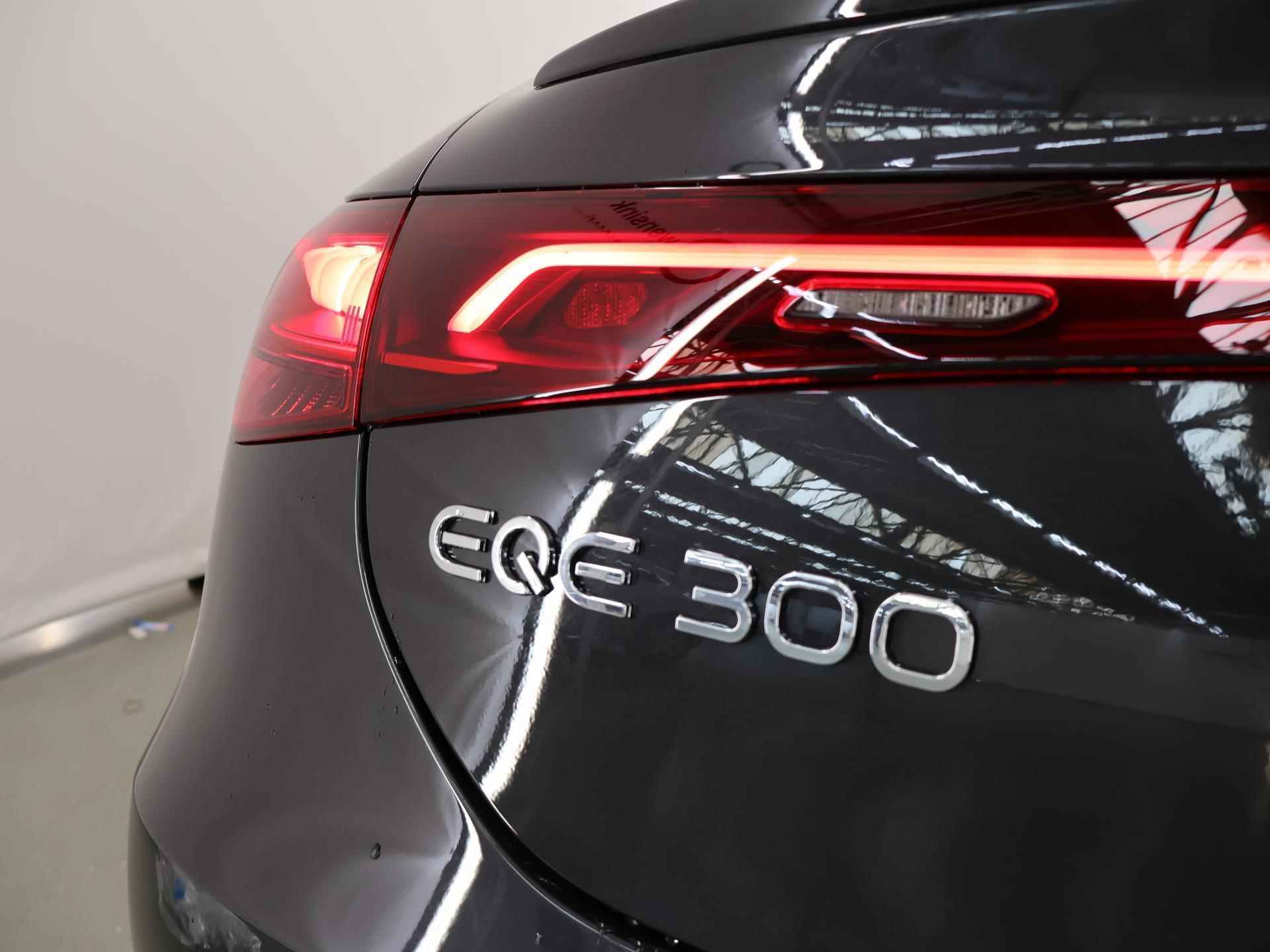 Mercedes-Benz EQE 300 Business Line 89 kWh | Panoramadak | Getinte ramen achter | Lederlook | 19 inch LM velgen - 43/47