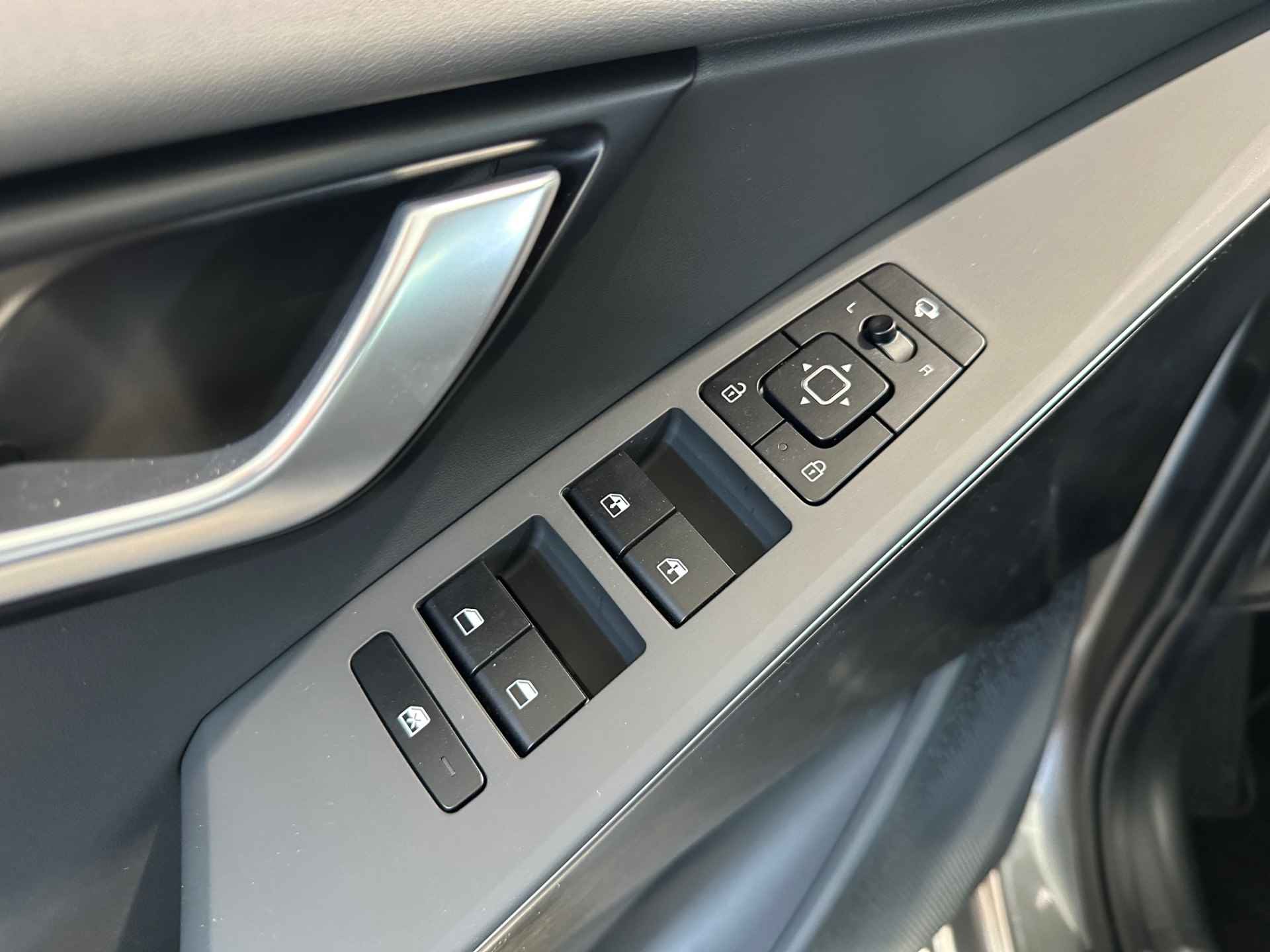 Kia Niro EV DynamicLine 64.8 kWh - Adaptief Cruise Control - Climate Control - Navigatie - Apple/Android Carplay - Fabrieksgarantie Tot 2031 - 13/32