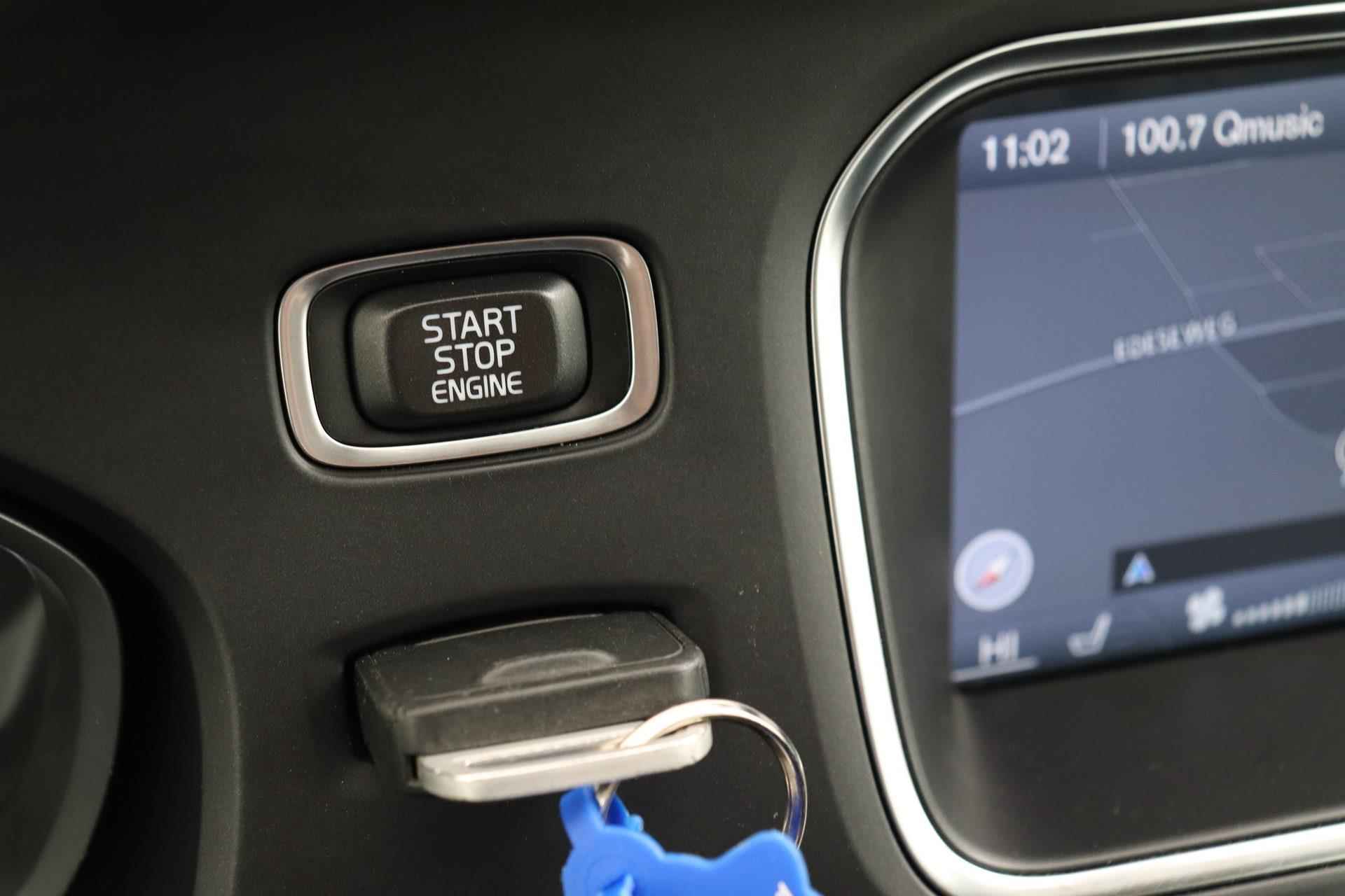 Volvo V40 1.6 T3 | Trekhaak | Dealer Onderhouden | Navigatie | Stoelverwarming | - 17/40