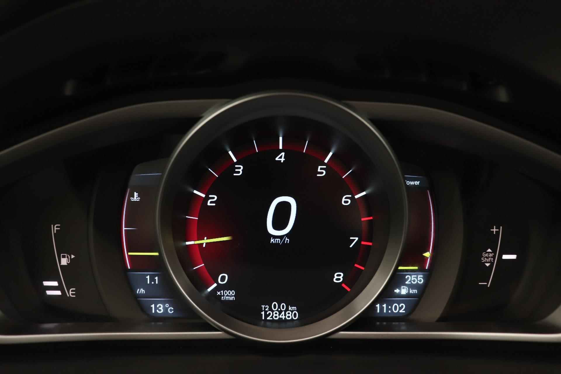 Volvo V40 1.6 T3 | Trekhaak | Dealer Onderhouden | Navigatie | Stoelverwarming | - 25/40