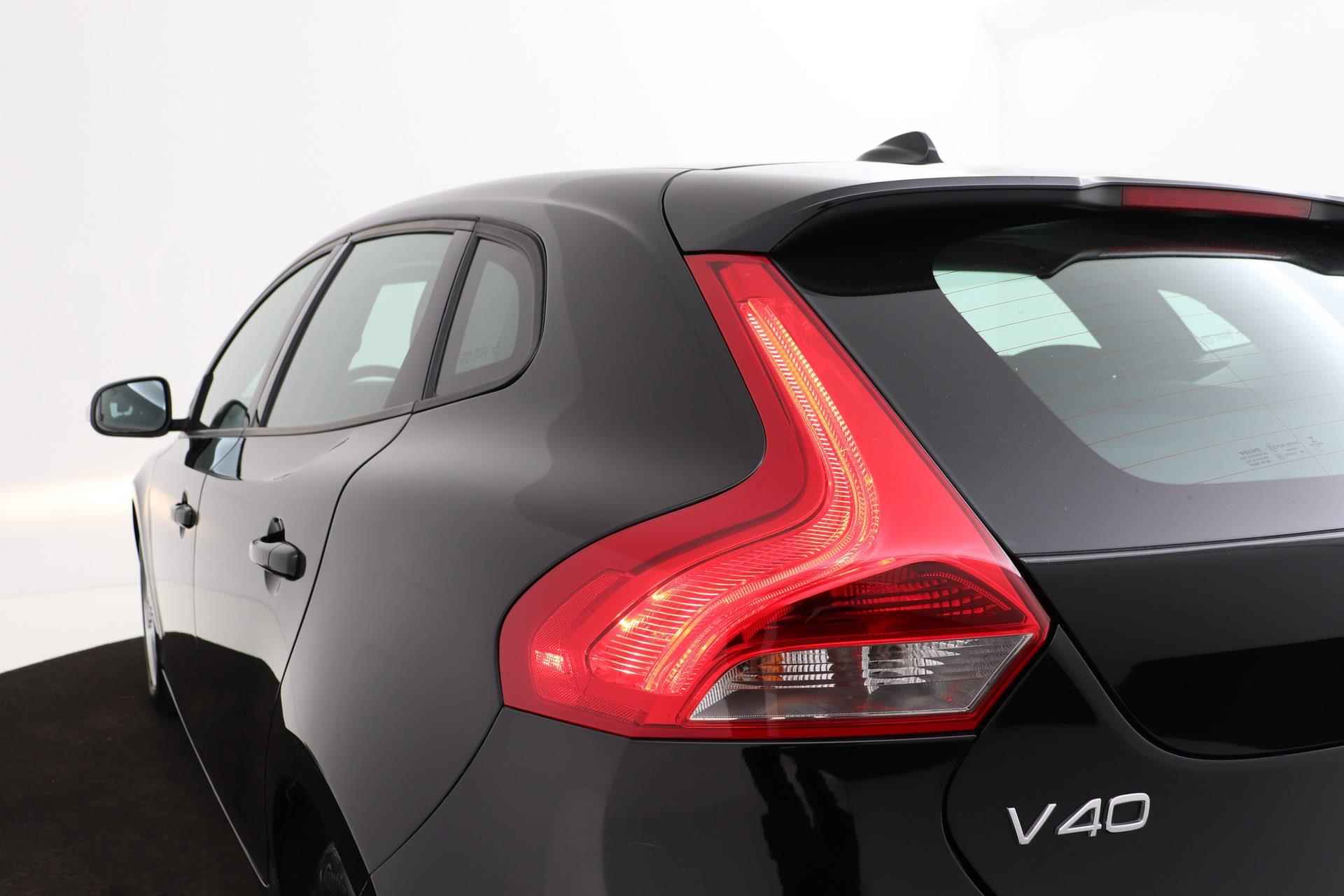 Volvo V40 1.6 T3 | Trekhaak | Dealer Onderhouden | Navigatie | Stoelverwarming | - 36/40