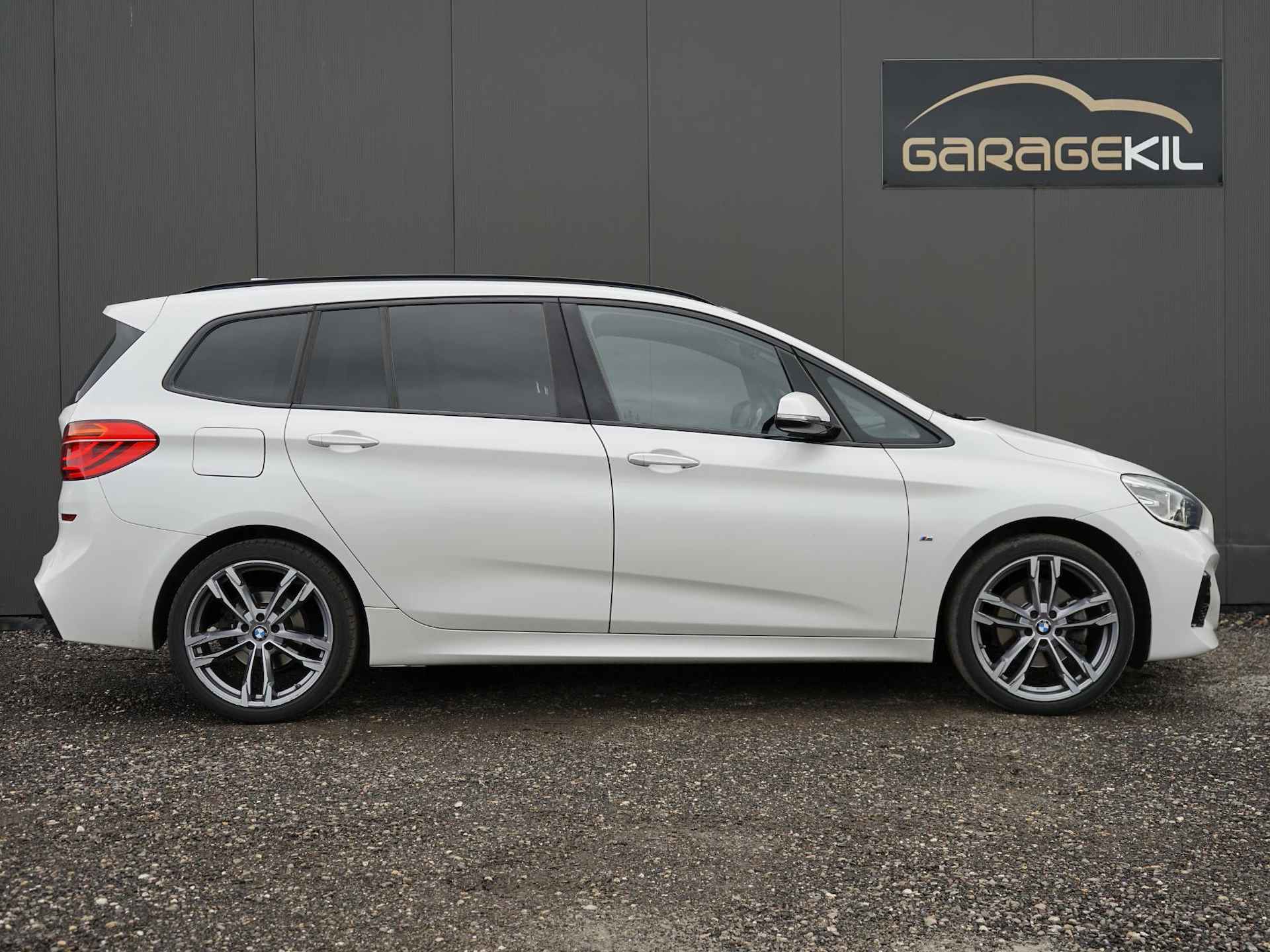 BMW 2-serie Gran Tourer 218i 7p. High Executive Launch Edition BTW / M-Sport pakket /1ste eig. / Orig.NL / NAP / Panoramadak / 7-persoons / Parelmoer/ Head-Up / Navi Prof - 5/32