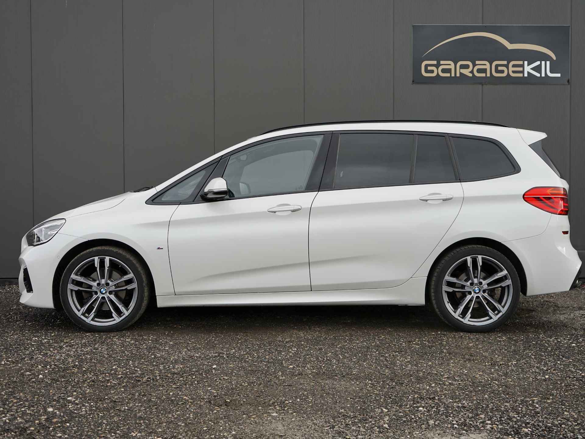 BMW 2-serie Gran Tourer 218i 7p. High Executive Launch Edition BTW / M-Sport pakket /1ste eig. / Orig.NL / NAP / Panoramadak / 7-persoons / Parelmoer/ Head-Up / Navi Prof - 6/32