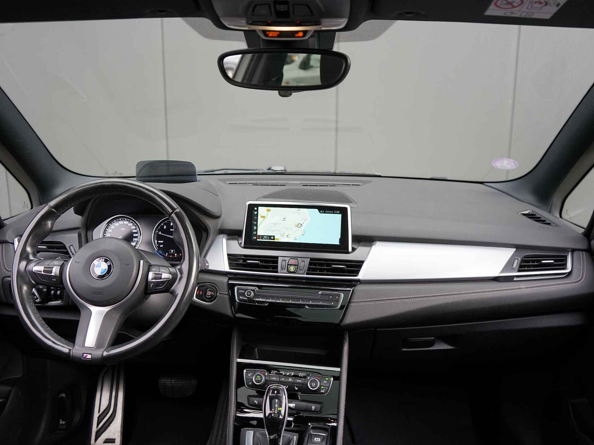 BMW 2-serie Gran Tourer 218i 7p. High Executive Launch Edition BTW / M-Sport pakket /1ste eig. / Orig.NL / NAP / Panoramadak / 7-persoons / Parelmoer/ Head-Up / Navi Prof - 16/32