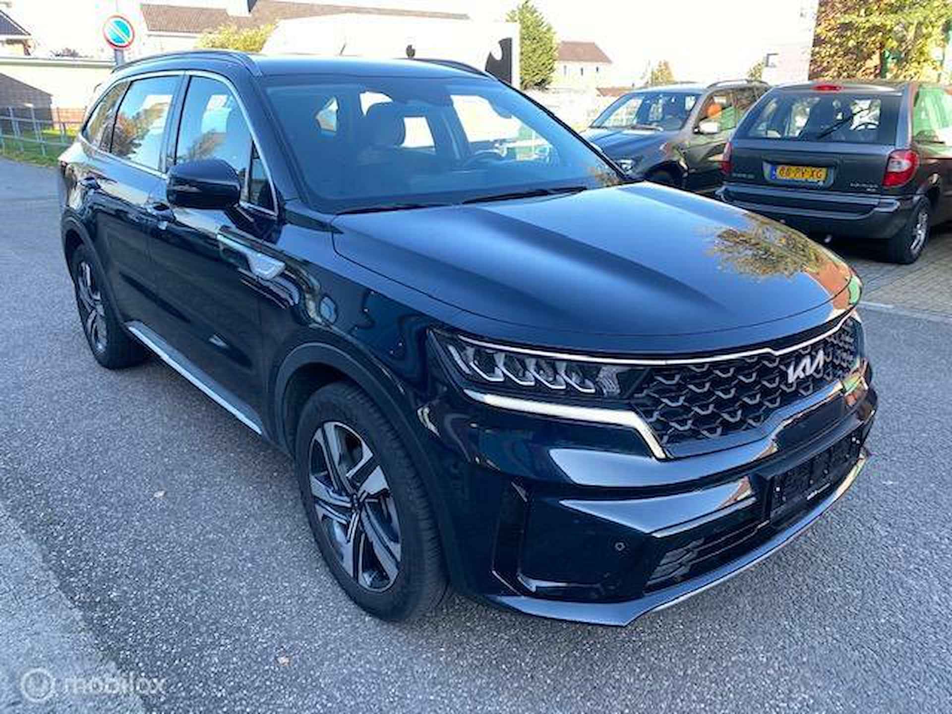 Sorento 1.6T 267pk PHEV Hybrid 7 Pers. 4WD Automaat Edition , 55 km volledig elektrisch rijden hierna hybride aandrijving. Trekhaak , Navi , Apple Carplay - Android Auto , Parkeerhulp Voor& Achter . Stoel & Stuur verwarming , 7 jaar fabrieksgarantie - 7/31