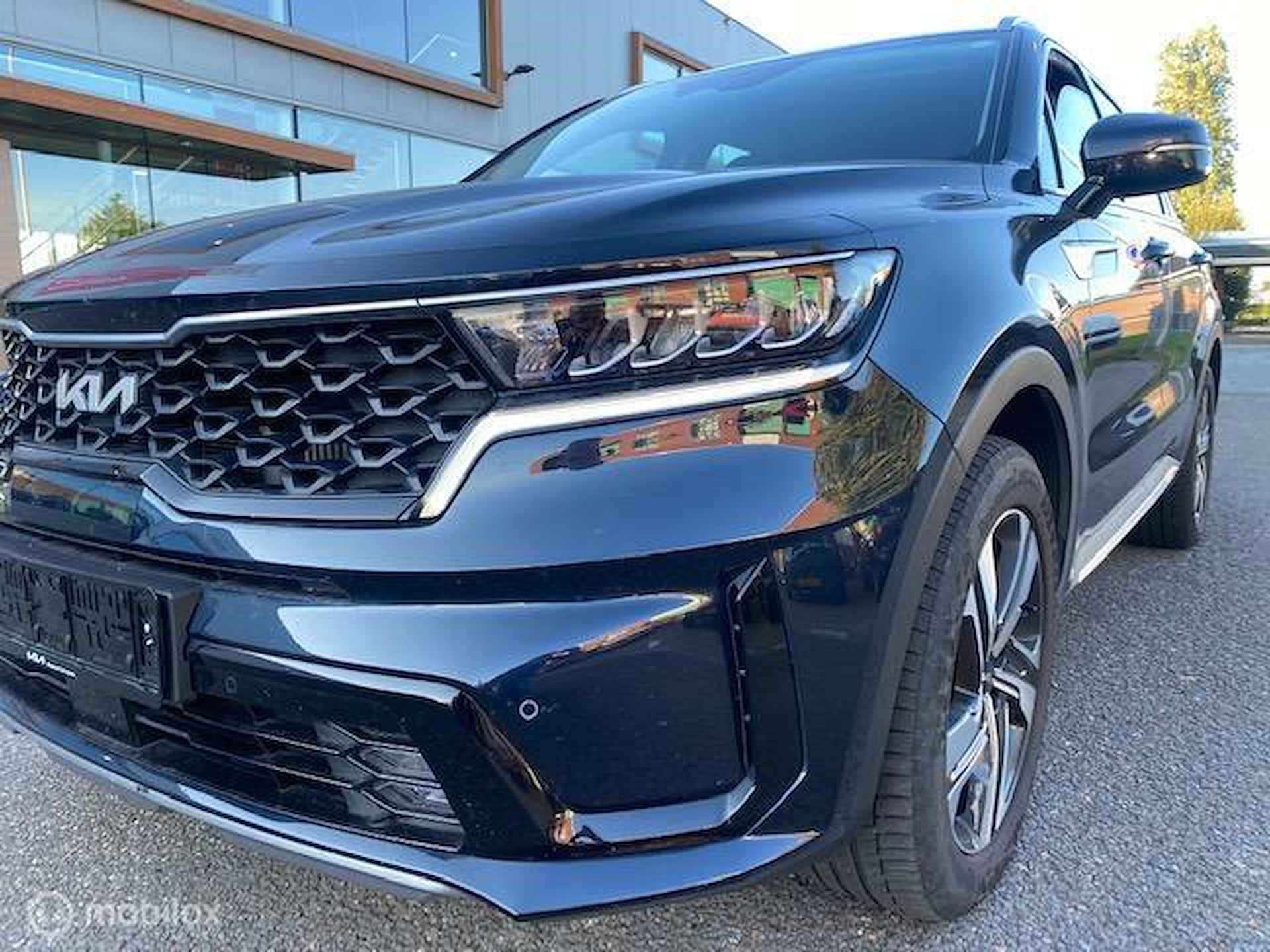 Sorento 1.6T 267pk PHEV Hybrid 7 Pers. 4WD Automaat Edition , 55 km volledig elektrisch rijden hierna hybride aandrijving. Trekhaak , Navi , Apple Carplay - Android Auto , Parkeerhulp Voor& Achter . Stoel & Stuur verwarming , 7 jaar fabrieksgarantie - 10/31