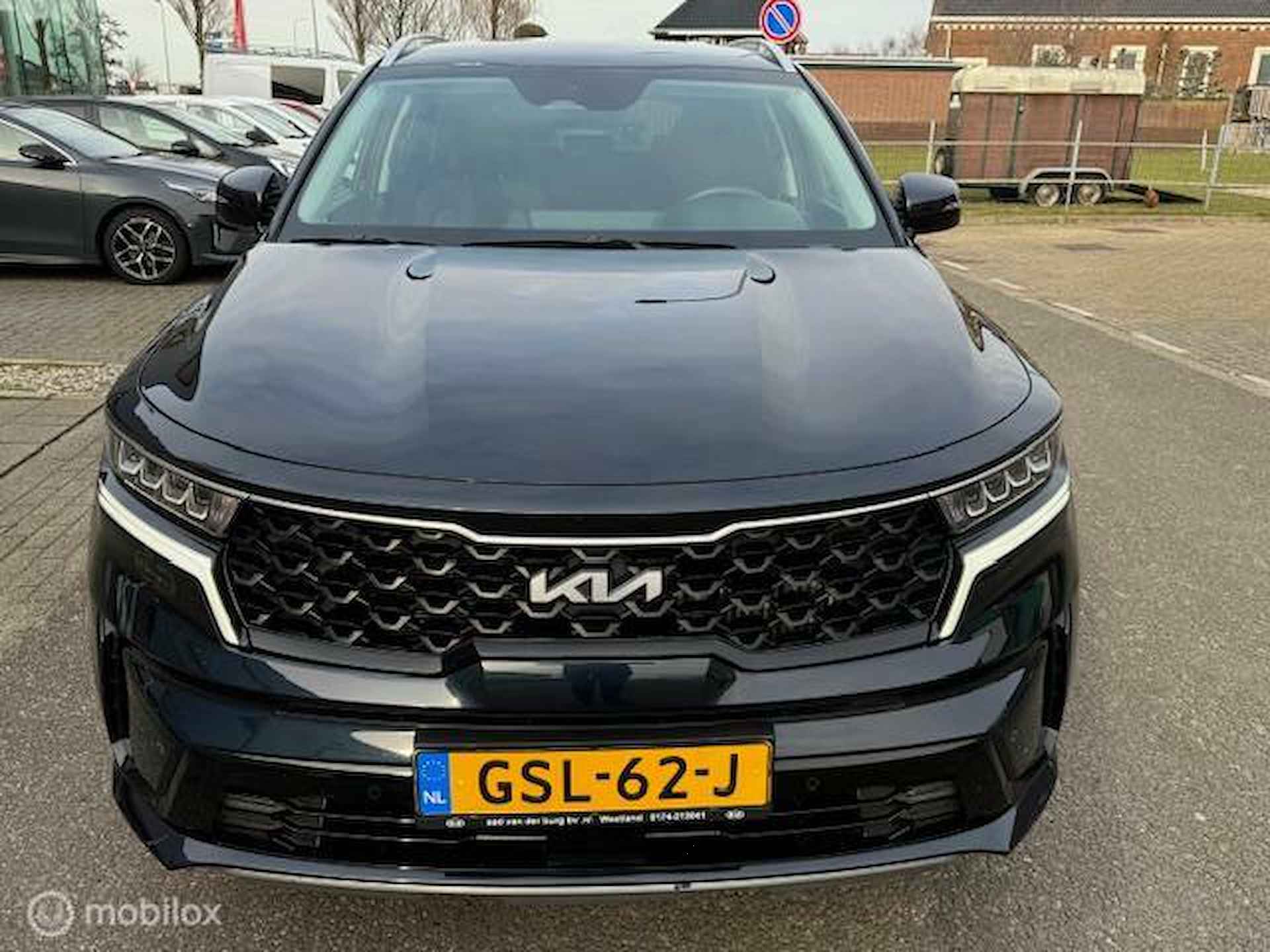 Sorento 1.6T 267pk PHEV Hybrid 7 Pers. 4WD Automaat Edition , 55 km volledig elektrisch rijden hierna hybride aandrijving. Trekhaak , Navi , Apple Carplay - Android Auto , Parkeerhulp Voor& Achter . Stoel & Stuur verwarming , 7 jaar fabrieksgarantie - 8/31