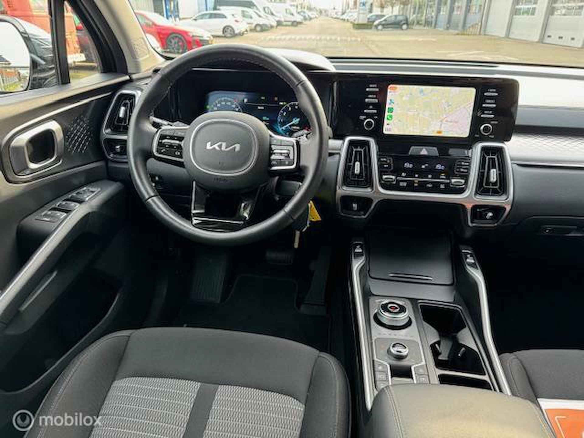 Sorento 1.6T 267pk PHEV Hybrid 7 Pers. 4WD Automaat Edition , 55 km volledig elektrisch rijden hierna hybride aandrijving. Trekhaak , Navi , Apple Carplay - Android Auto , Parkeerhulp Voor& Achter . Stoel & Stuur verwarming , 7 jaar fabrieksgarantie - 15/31