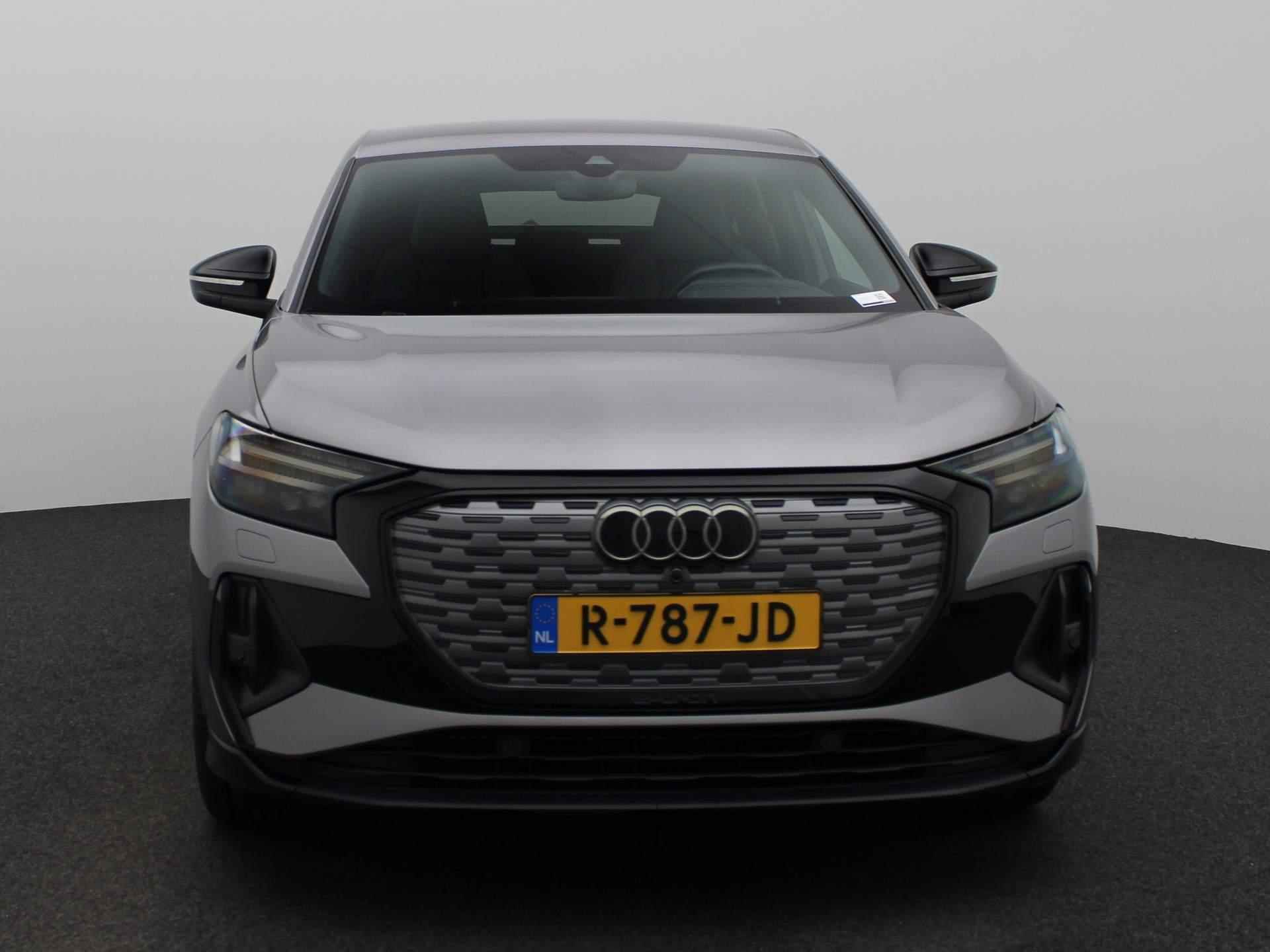 Audi Q4 Sportback e-tron 50 quattro S Competition 77 kWh 299 PK | S-line | Navigatie | Camera | Sportstoelen | Stoelverwarming | SONOS Premium | Lichtmetalen velgen | Optiek zwart plus | Leder | Augmented reality Head-up | - 2/60