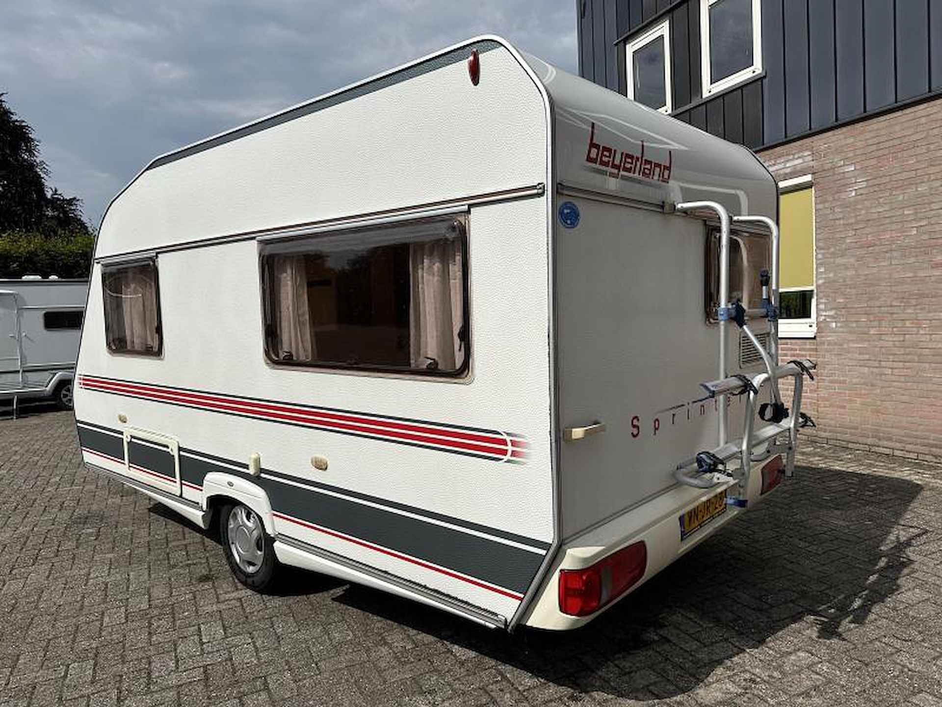 Beyerland Sprinter Lite 390 FB lichtgewicht en vast bed - 6/25