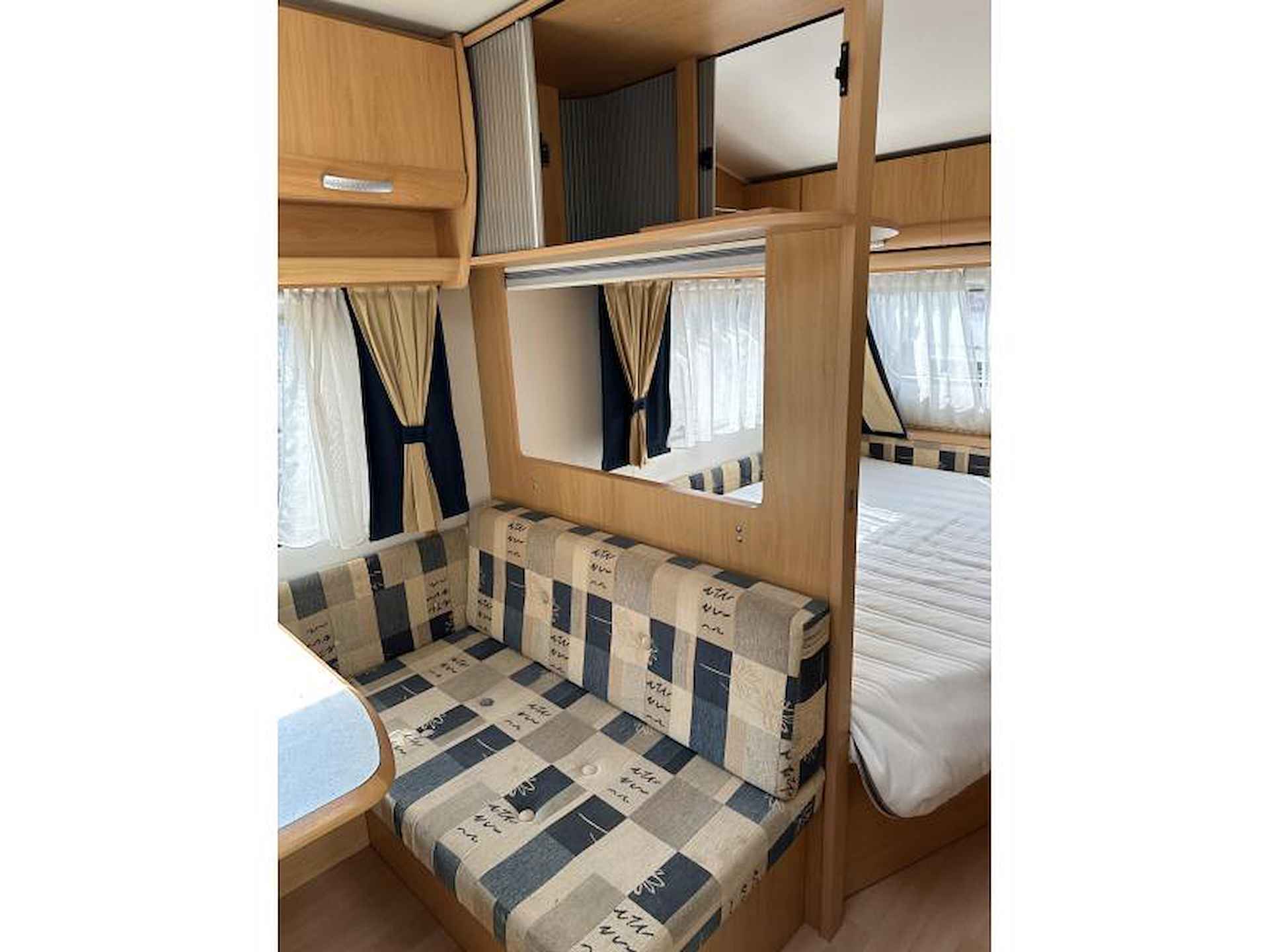 Beyerland Sprinter Lite 390 FB lichtgewicht en vast bed - 12/25