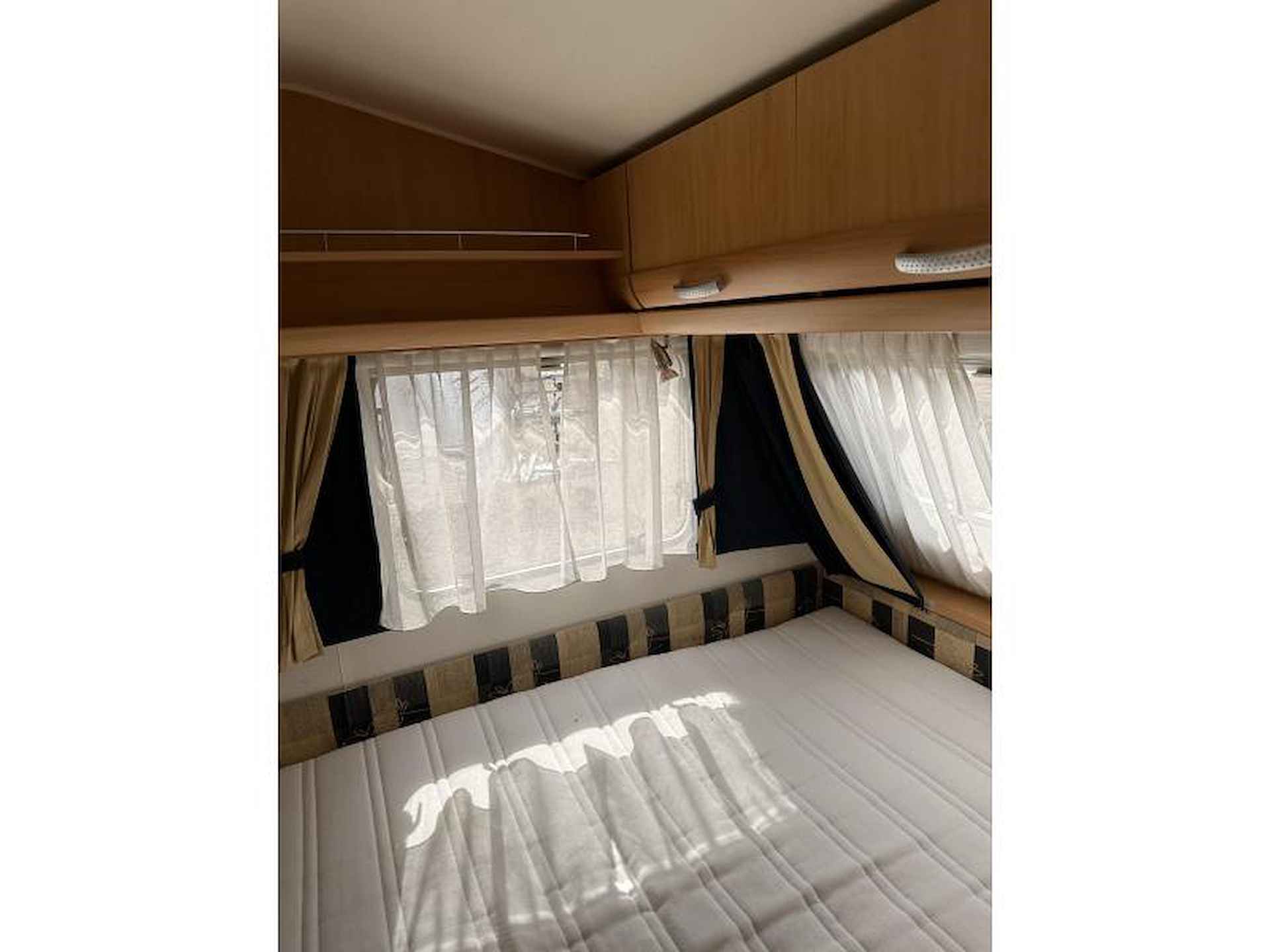 Beyerland Sprinter Lite 390 FB lichtgewicht en vast bed - 21/25