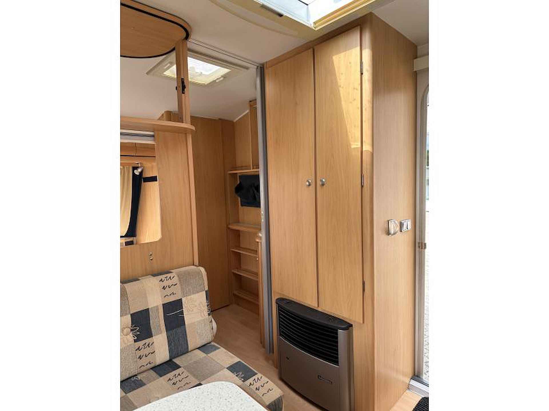 Beyerland Sprinter Lite 390 FB lichtgewicht en vast bed - 23/25